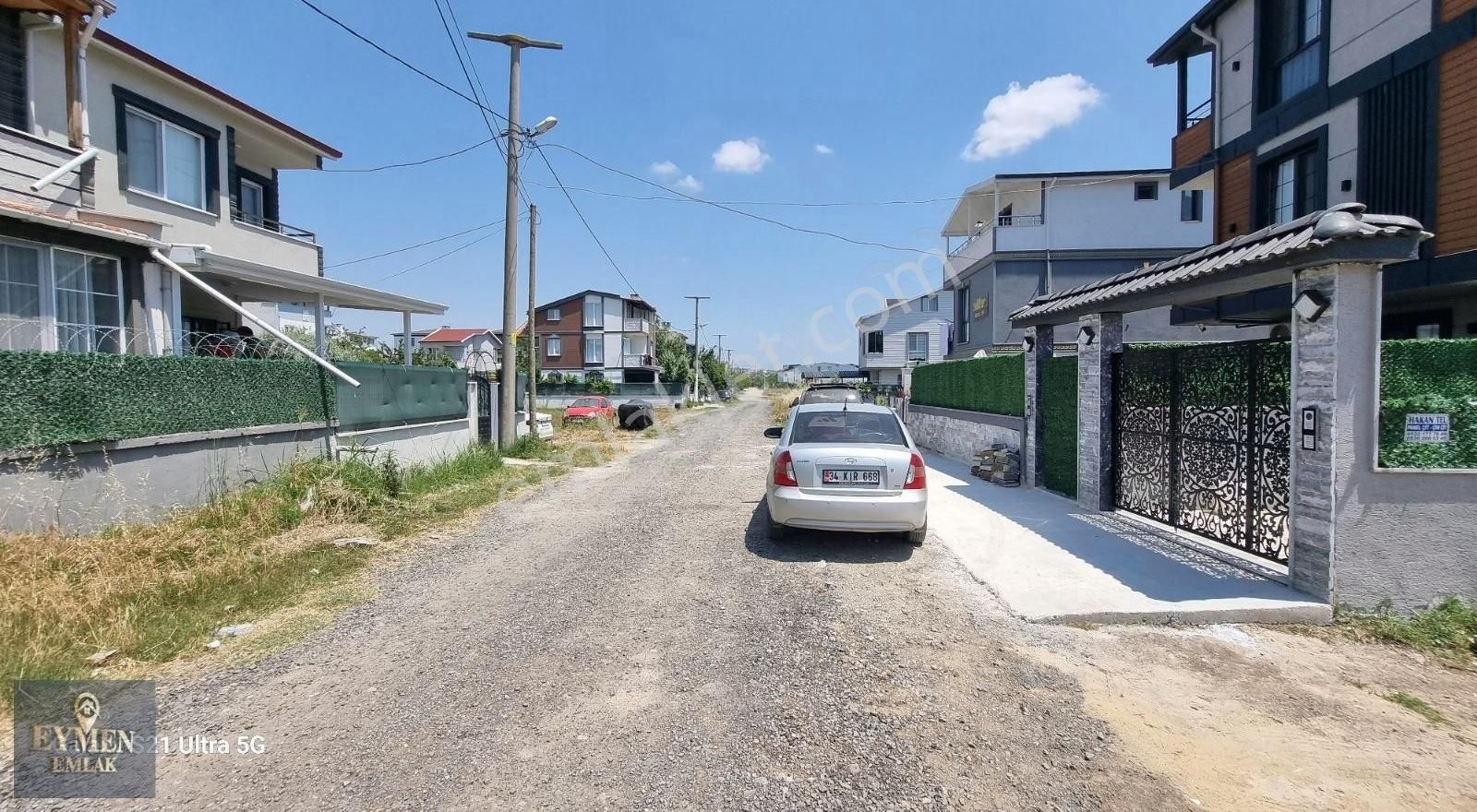 Köşe Başında Bahçe Duvarlı Meyve Ağaçları Ve Kamelyalı Arsa - Görsel 25