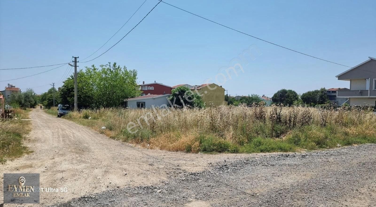 Köşe Başında Bahçe Duvarlı Meyve Ağaçları Ve Kamelyalı Arsa - Görsel 13