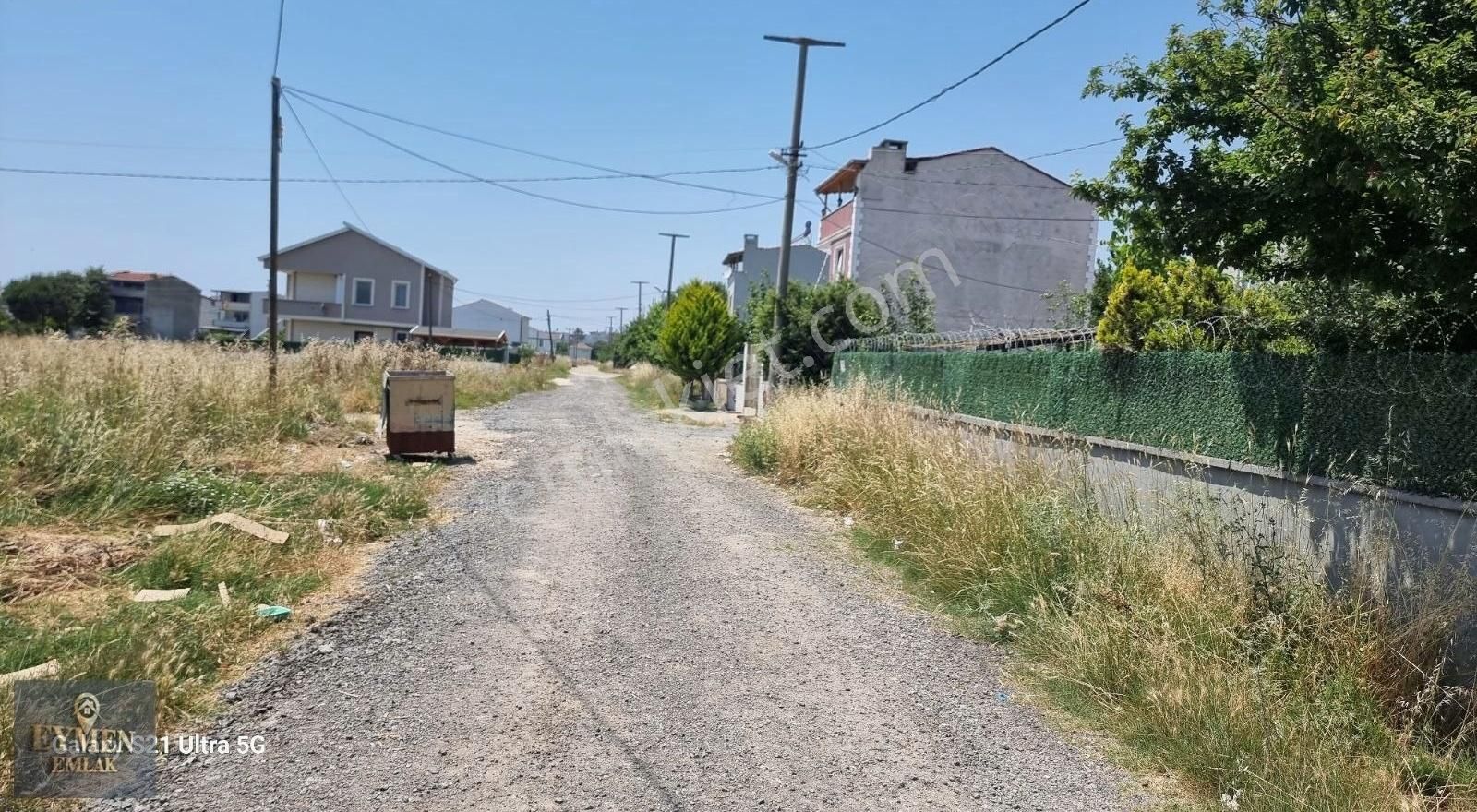 Köşe Başında Bahçe Duvarlı Meyve Ağaçları Ve Kamelyalı Arsa - Görsel 7