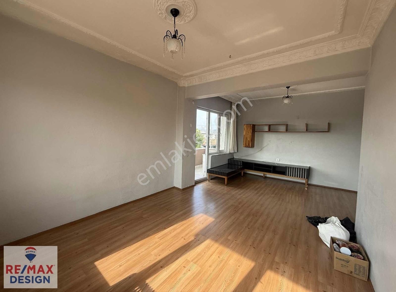 Remax Desıgn Tekeler'de 3+1 Kiralık Daire