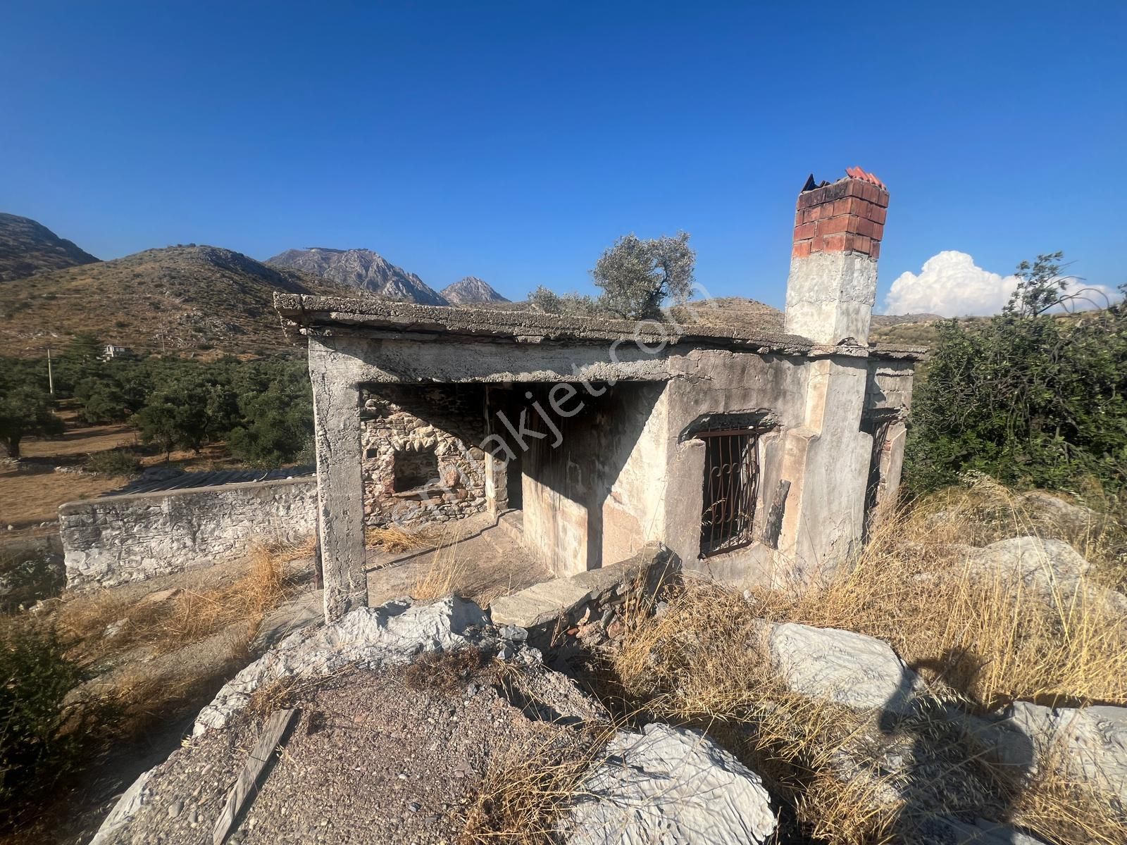 Milas Çökertmede Deniz Manzaralı Tapulu 800m2 Müstakil Ev - Görsel 27