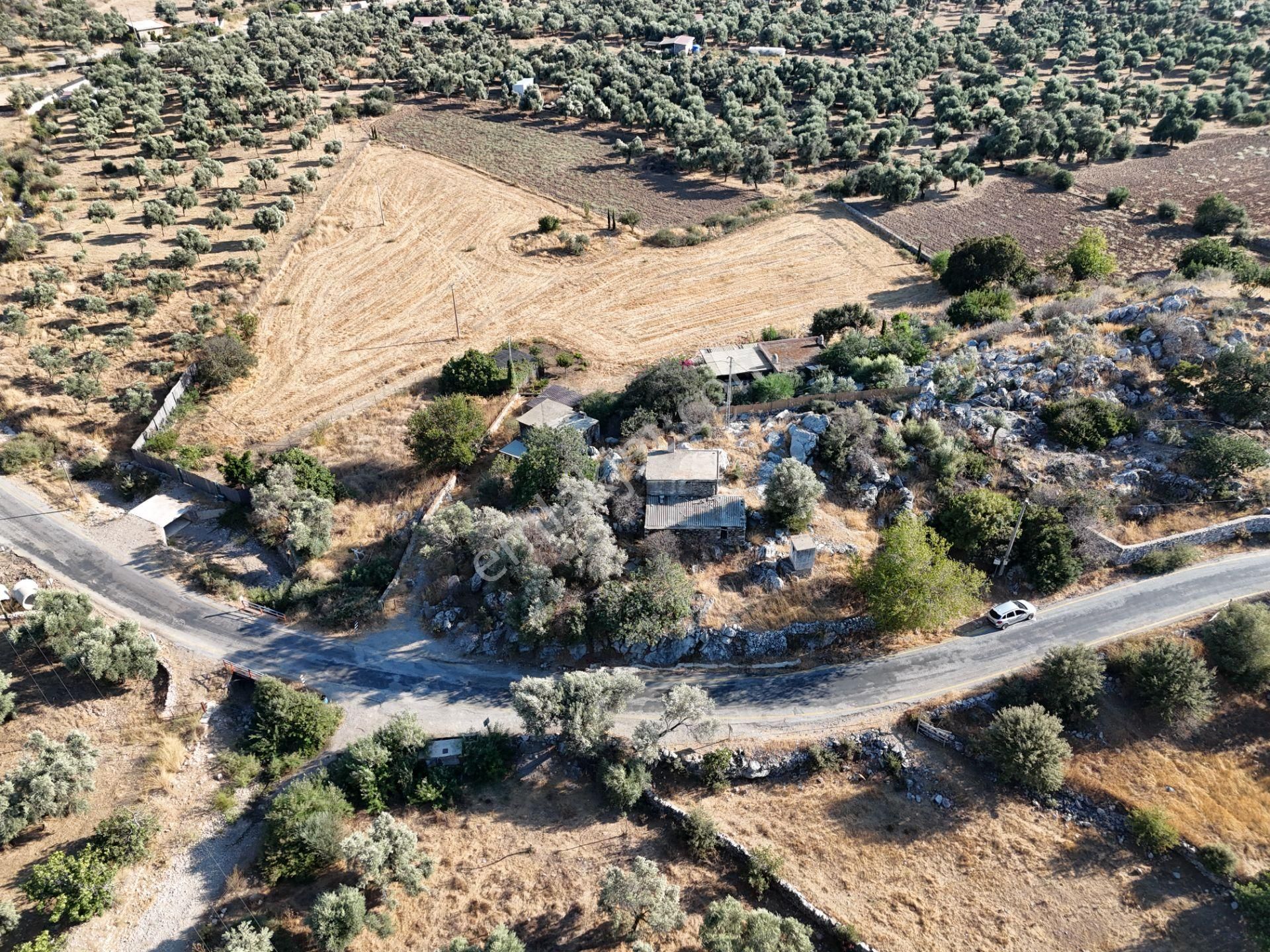 Milas Çökertmede Deniz Manzaralı Tapulu 800m2 Müstakil Ev - Görsel 23