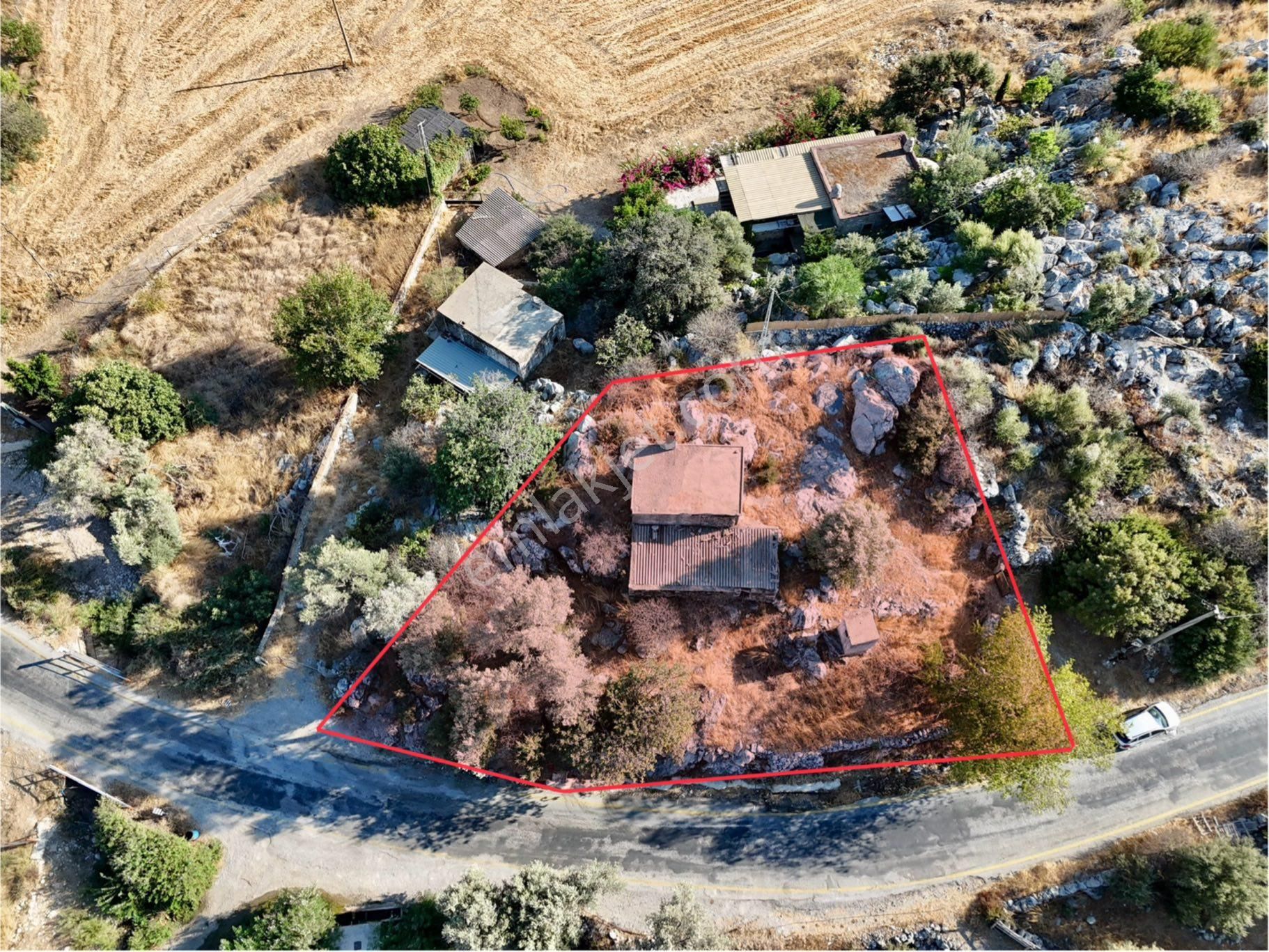 Milas Çökertmede Deniz Manzaralı Tapulu 800m2 Müstakil Ev - Görsel 5