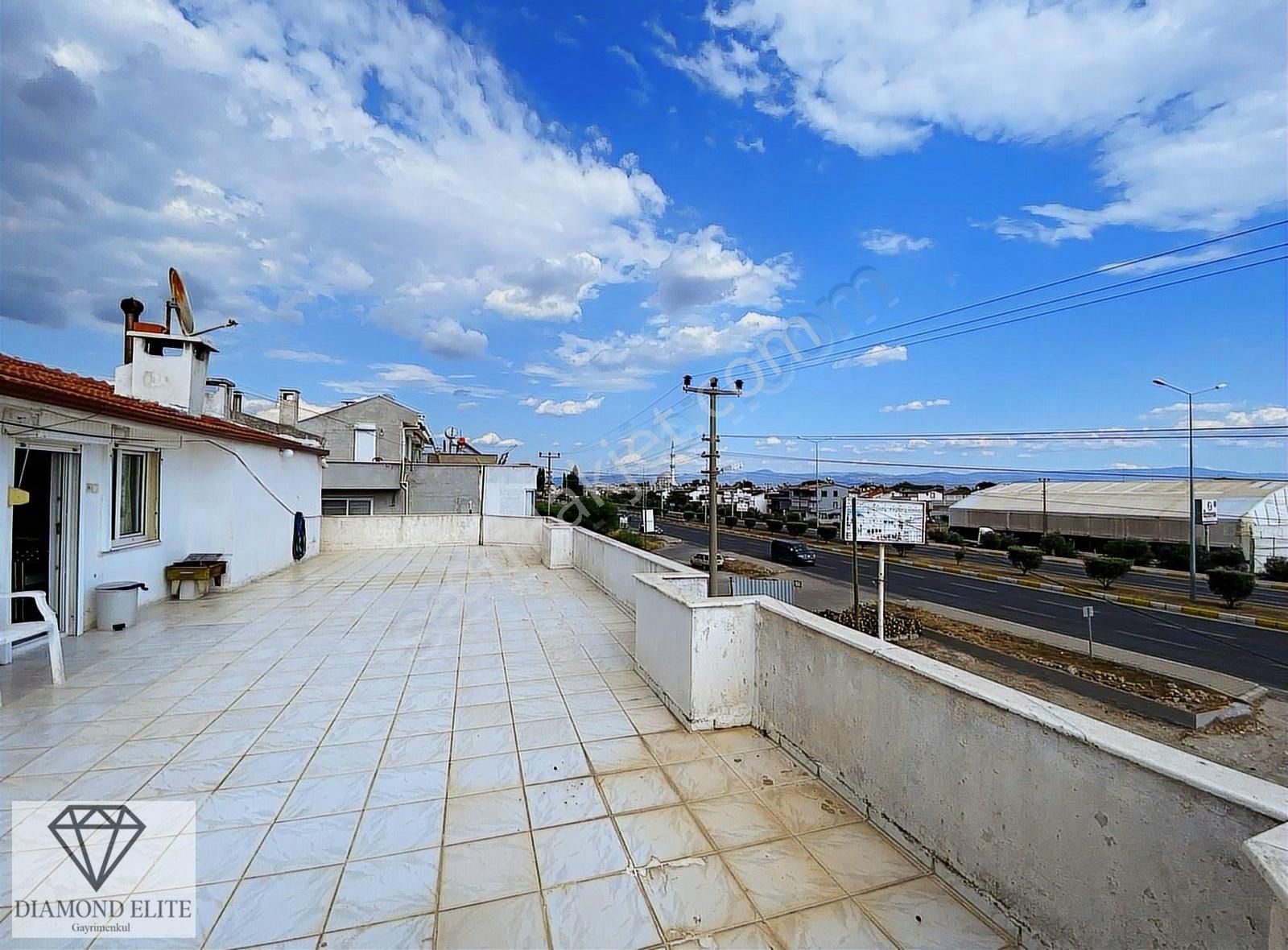 D.e. Den Ticari 478m2 Arsa Ve Bina Gürede İzmir Asfaltına Cephe