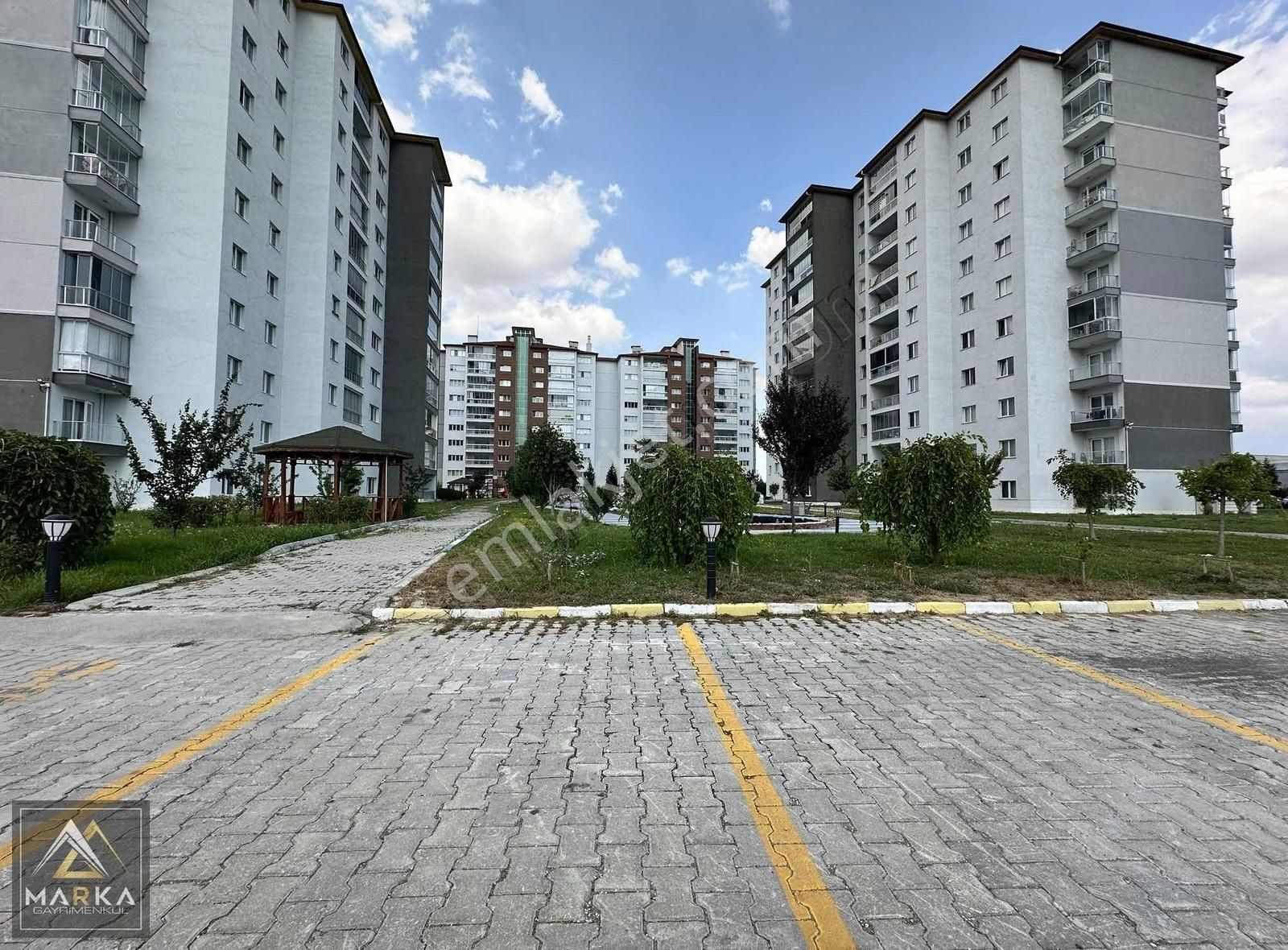 Marka'dan Modern Evler-2 Sitesinde Arakat Güney Cephe 2+1 Daire