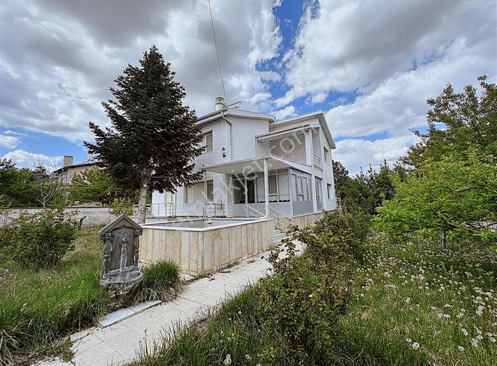 Kozağaç Mah. Hakim Villaları 1250 M2 Arsa İçerisinde Ultra Lüks