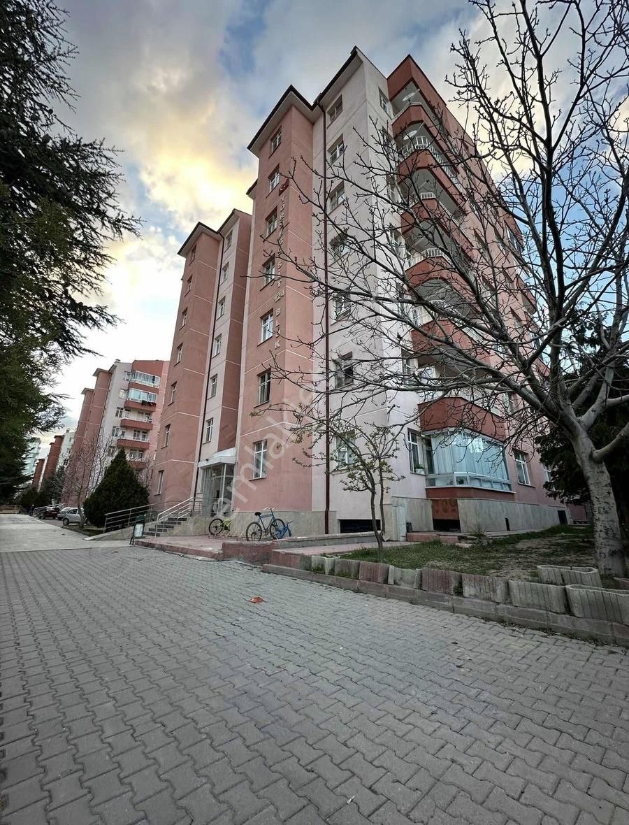 Bosna Hersek Mah. Site İçerisinde Arakat 3+1 Satılık