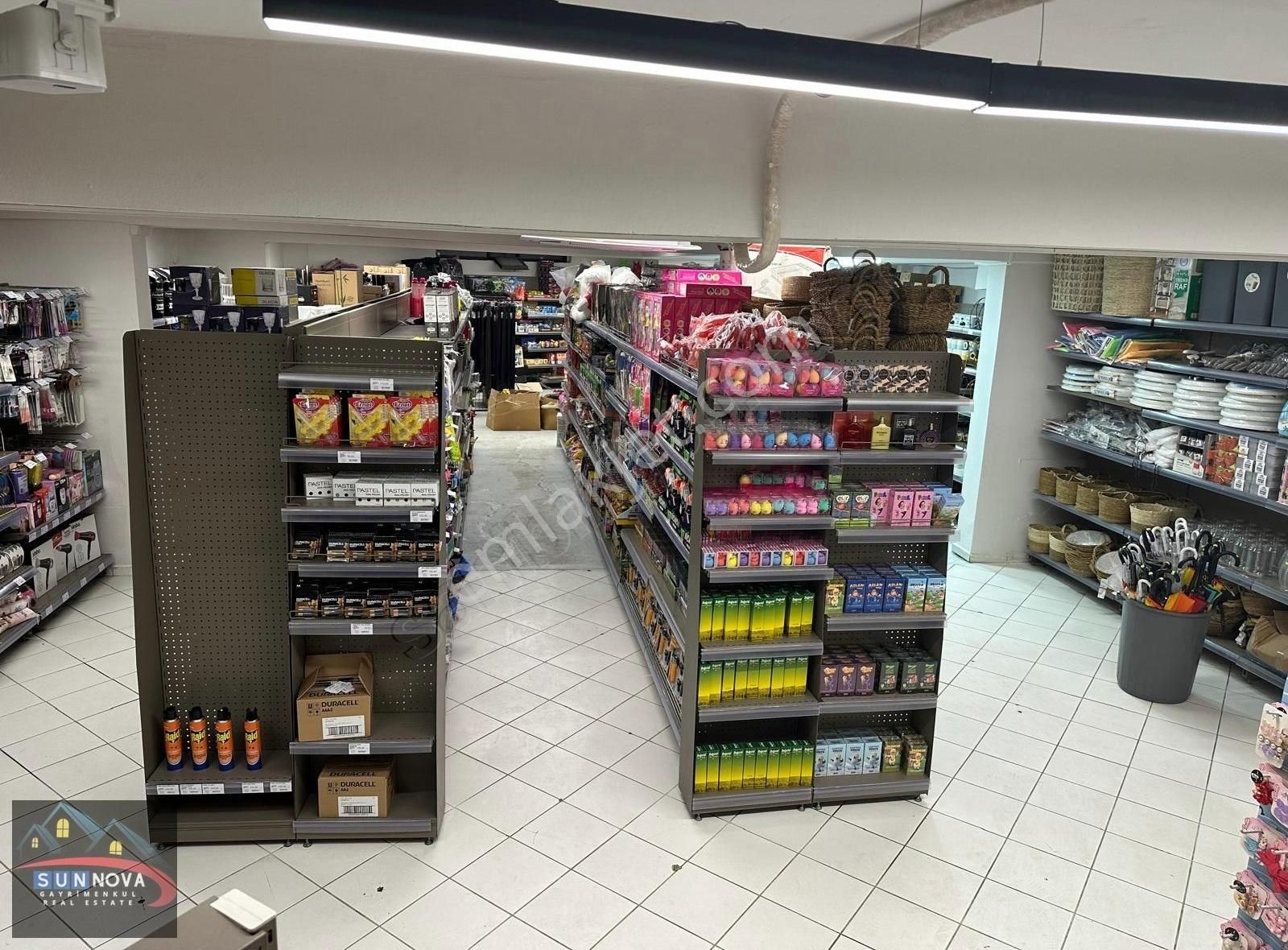 Kışla Da Kurumsal Market. Selekler Çarşısına 100 Metre Mesafede