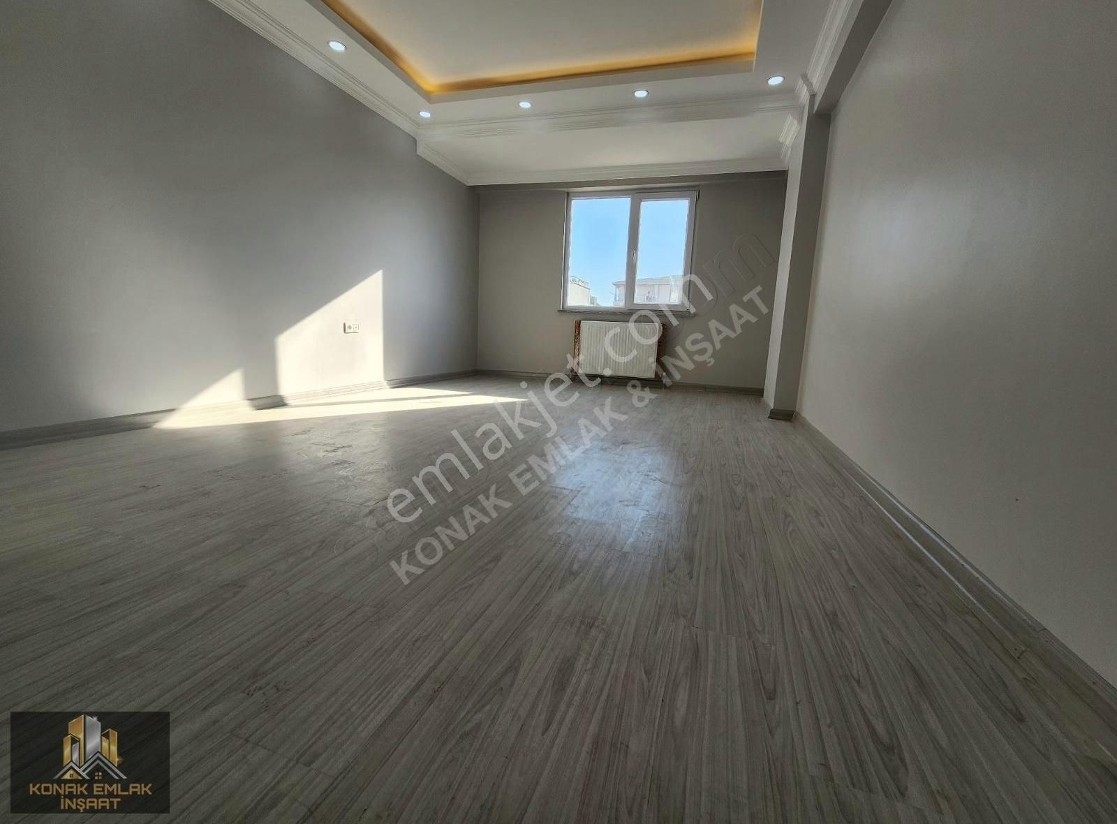 Satılık 2+1 Ön Cephe Balkonlu 1 Kat Gibi