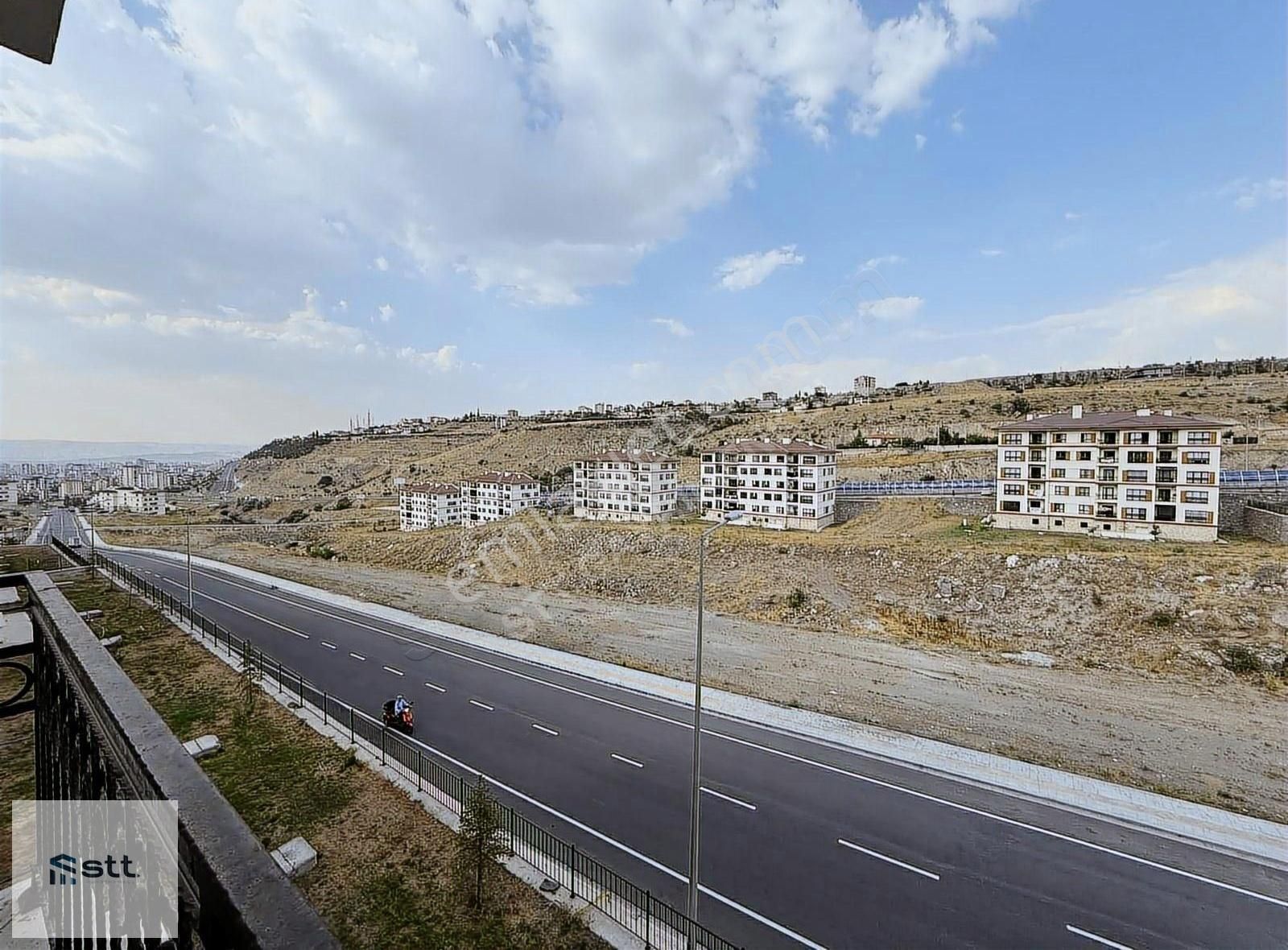 Stt Gyo'dan Tavlusunda Kiralık Önü Açık Yola Yakın Daire 3+1