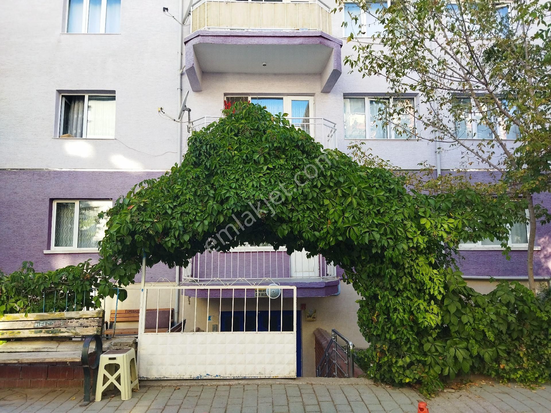Sahibinden Ara Kat Merkezi Konumda Merkezi Isıtmalı 3+1