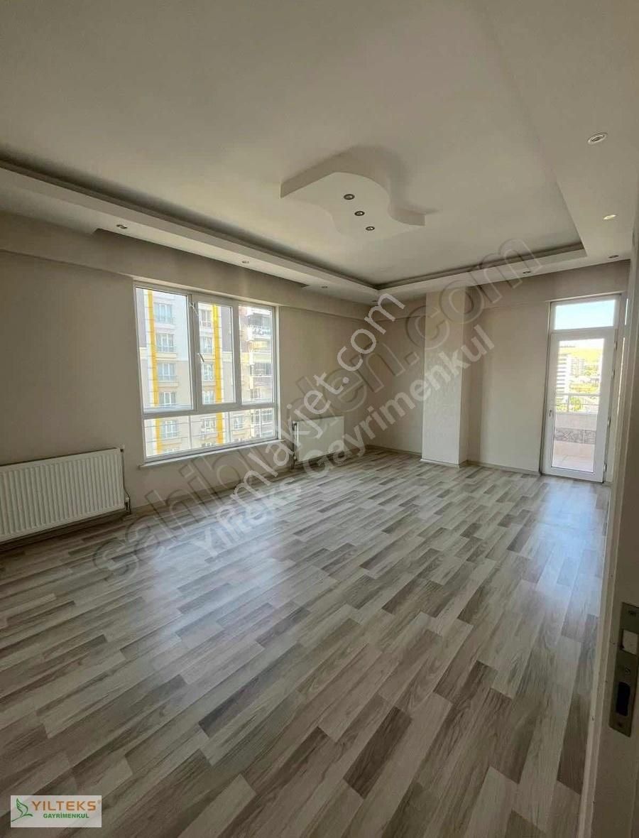 Fıstıklık Mah.bahçeli Site İçerisinde Kiralık 3+1 Daire