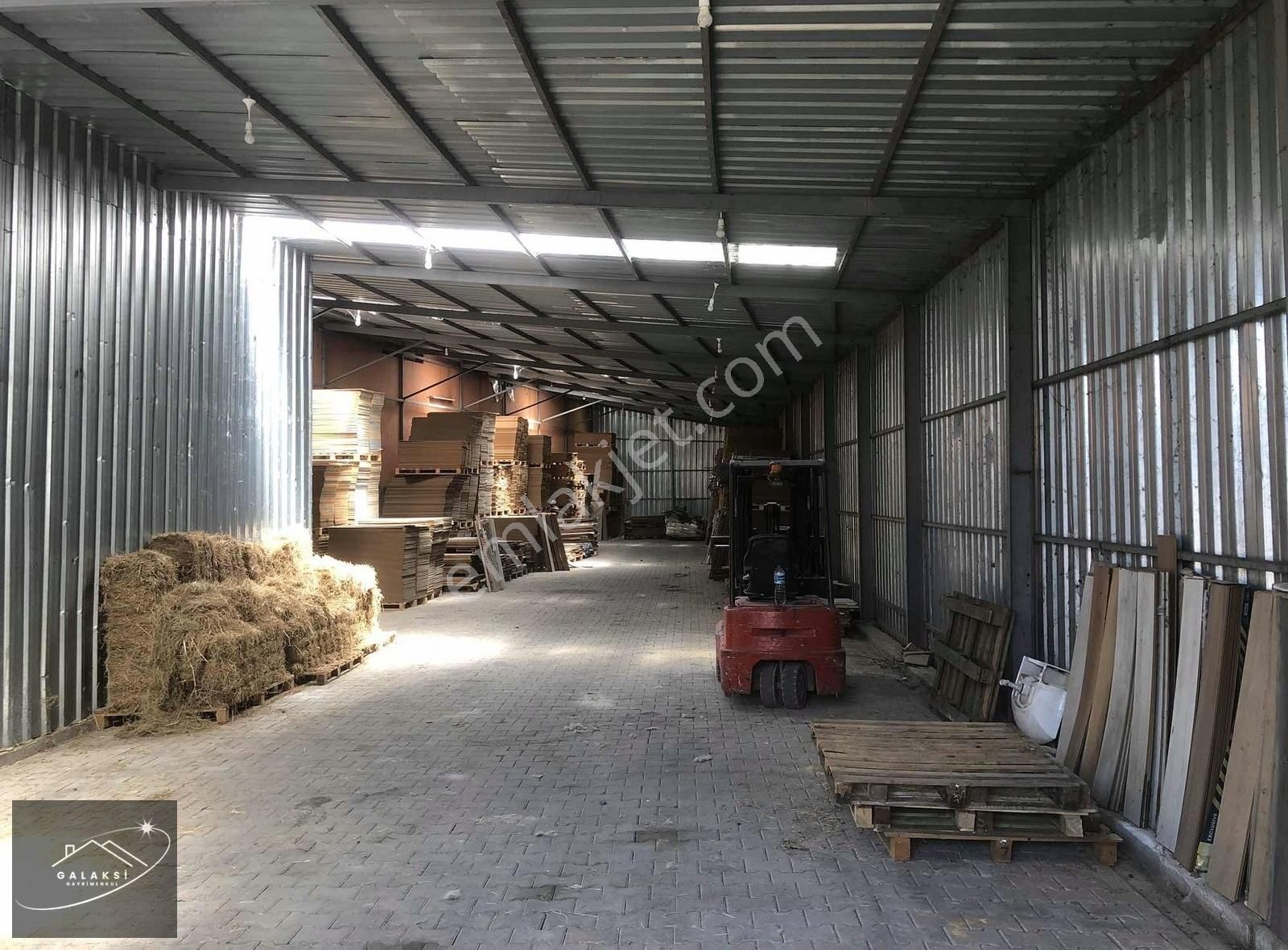 400 M2 Kullanım Alanı 4m Tavan Yüksekliği Kiralık Depo
