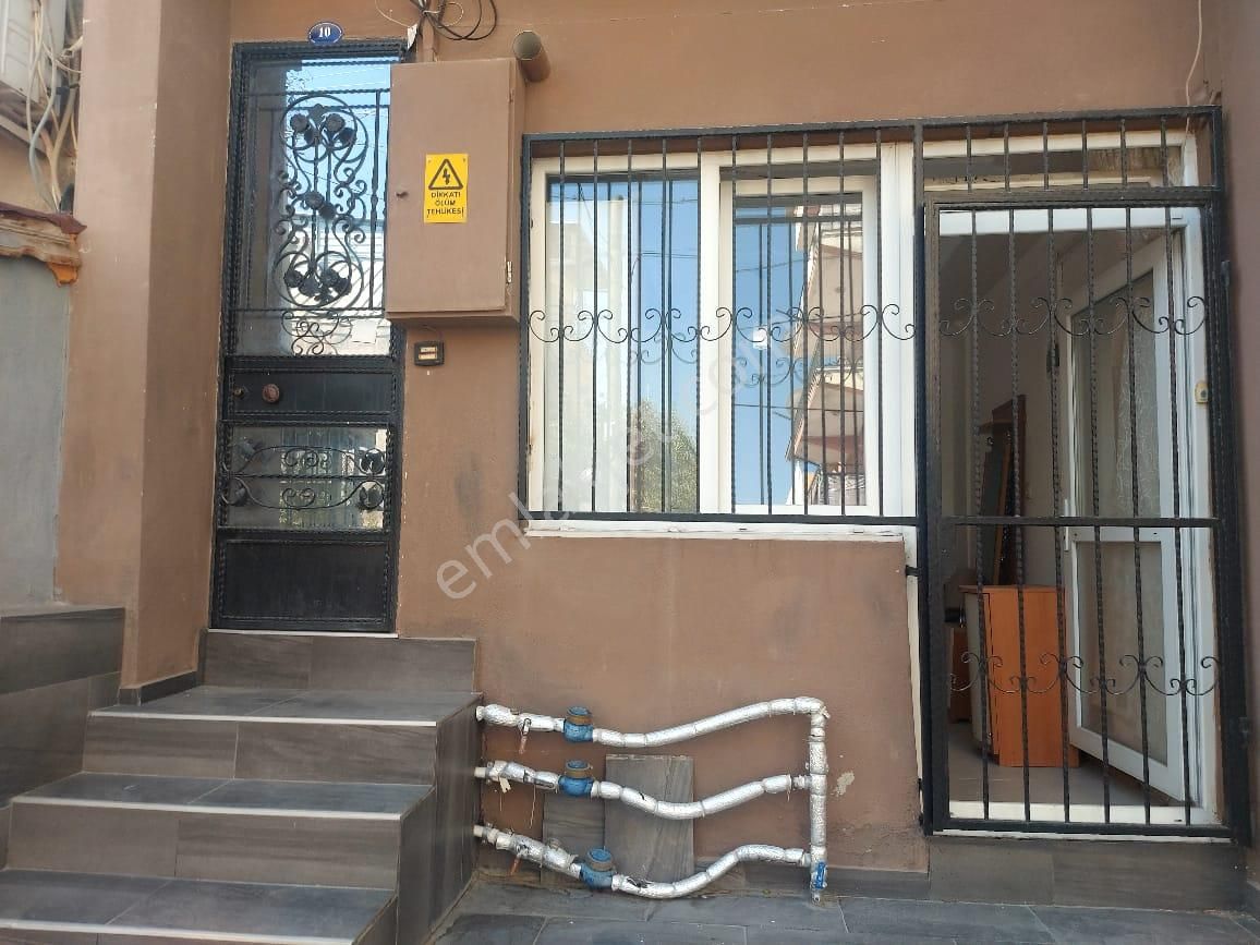 Bornova Atatürk Mahallesi'nde Giriş Kat 1+0 Satılık Daire
