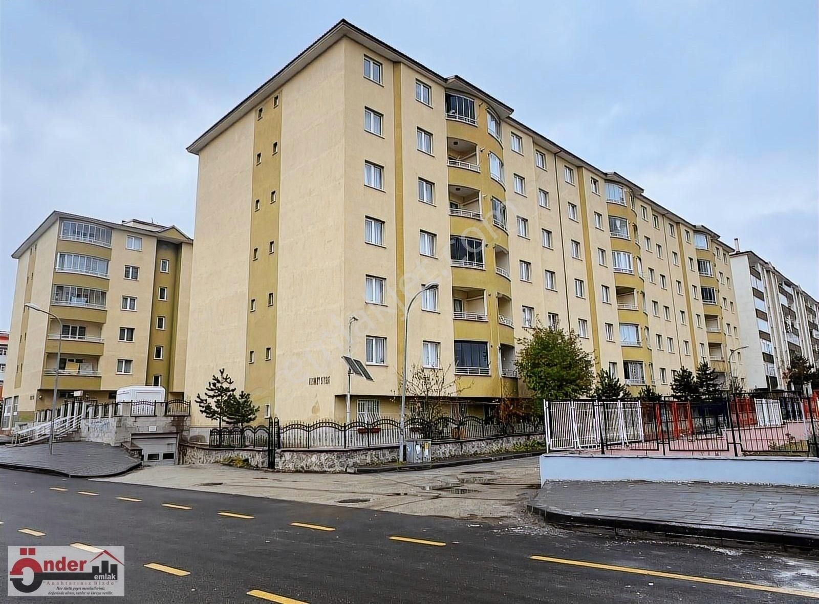Önder Emlaktan Çaykur Caddesinde Satılık 3+1 Daire