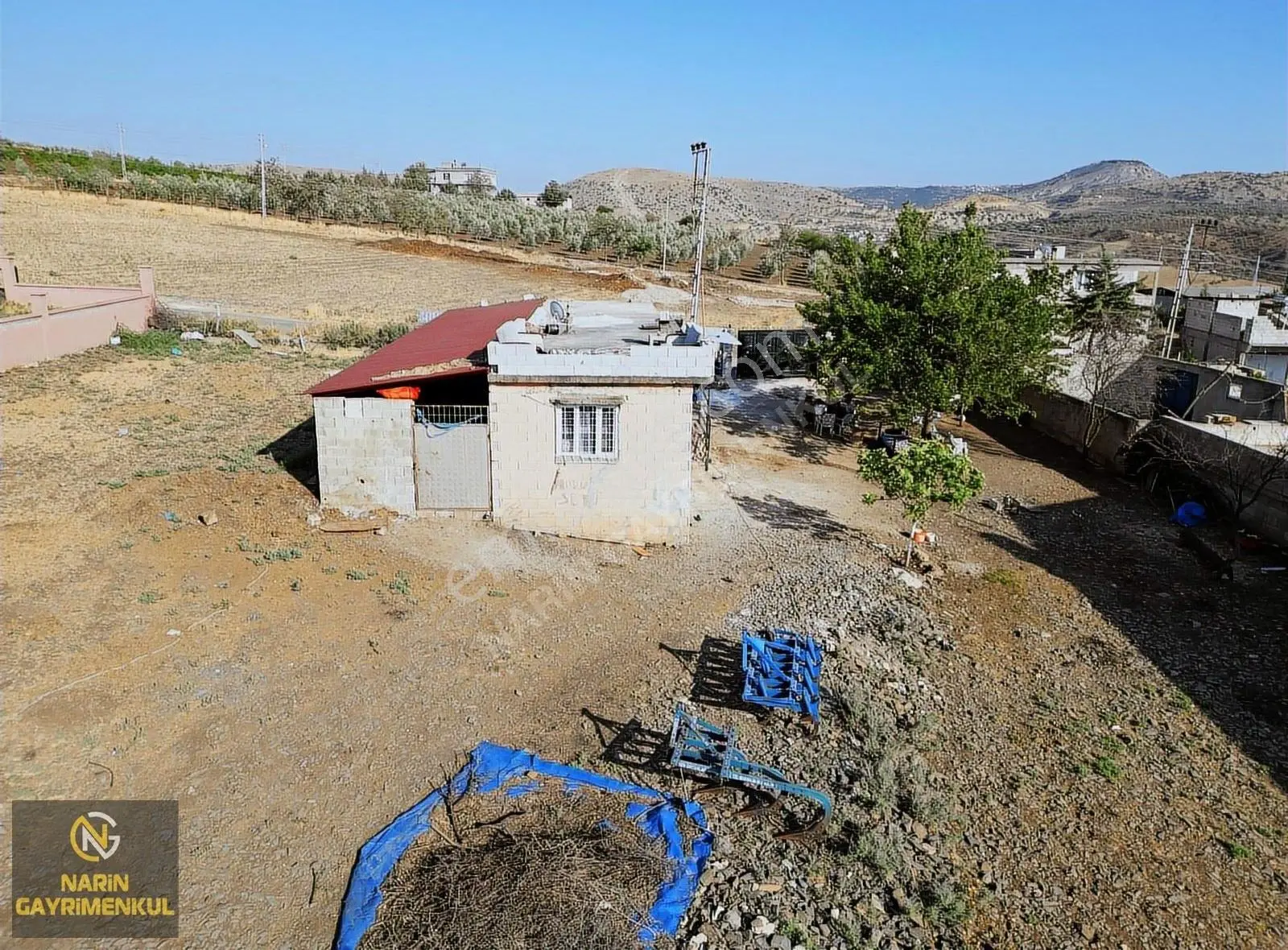 Musabeyli Belentepe 2600 M2 Ev + Ahırlar + Etrafı Çevrili