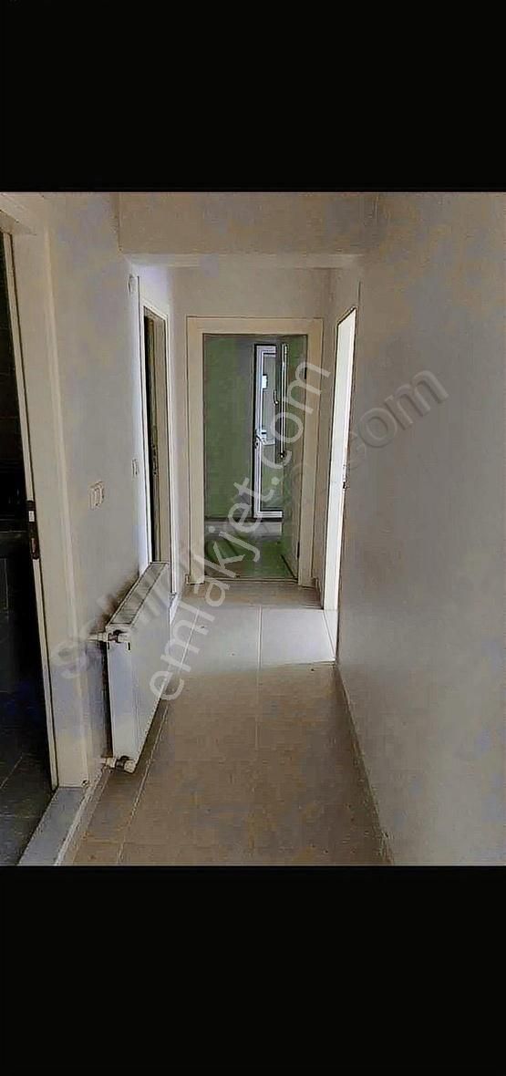 K Terminale Giderken 2 Katlının 1 Katı Çarşıya Yürüme Mesafe
