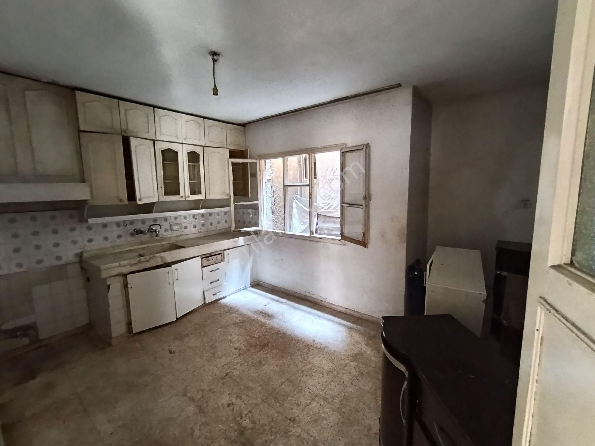 Yeşilyuva Mah.çarşıya Yürüme Mesafesinde Köşe Başı3+1 /170 M² Tapu'lu Müstakilkomple Satılık - Görsel 6