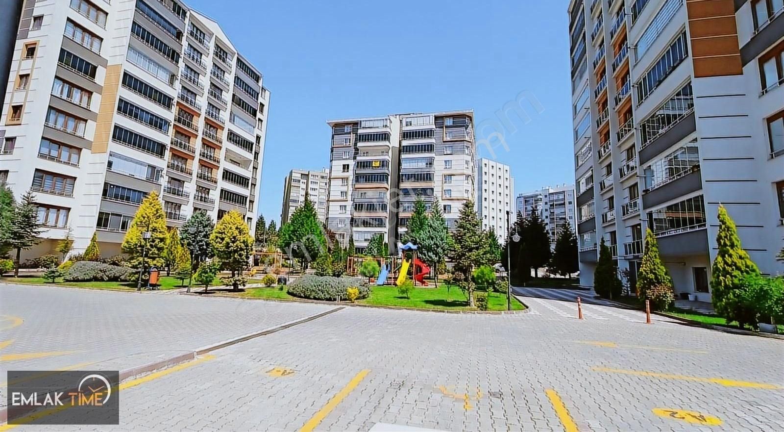 Eryaman Yavuz Selim'de Site İçi Ara Kat Park Cepheli Geniş Daire
