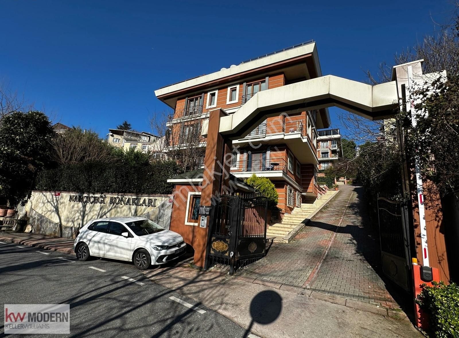 Üsküdar Beylerbeyi Butik Sitede Muhteşem 3+1 Satılık Bahçe Katı