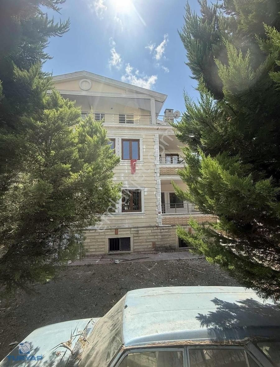 Atatürk Mahallesi Bahçe Kullanımlı Villa