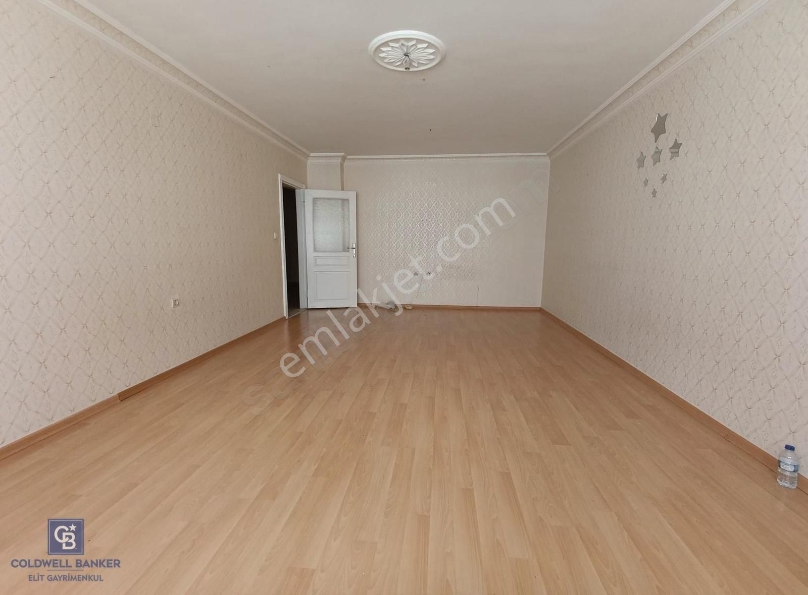 4+1 Asansörlü Cadde Üstünde 170 M2