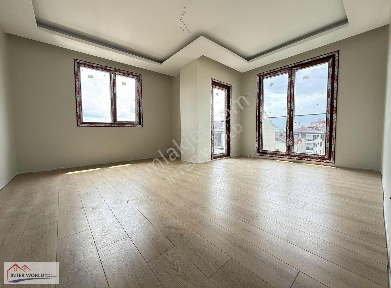 Ön Cephe Çift Balkon Yerden Isıtma Sıfır 2+1 Geniş Satılık Daire