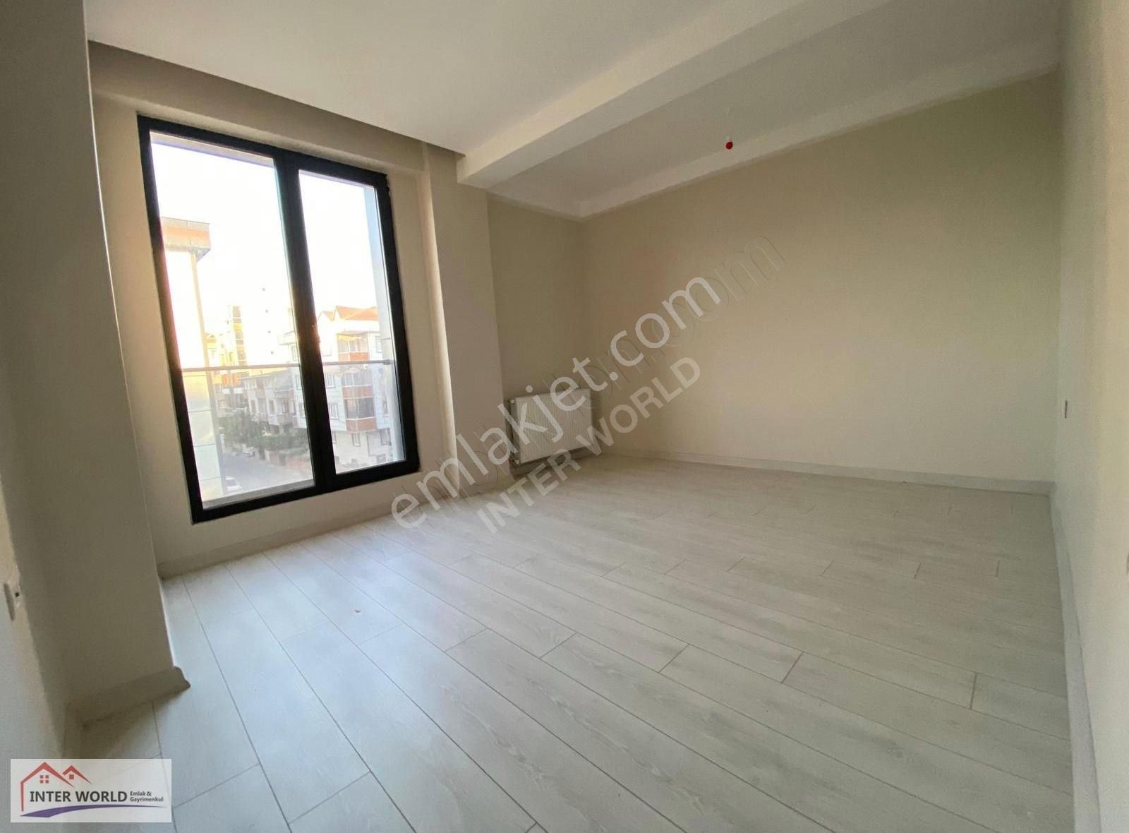 Boş 3+1 Ön Cephe Otoparklı Metro 5dk Geniş Salon Ve Mutfak Daire