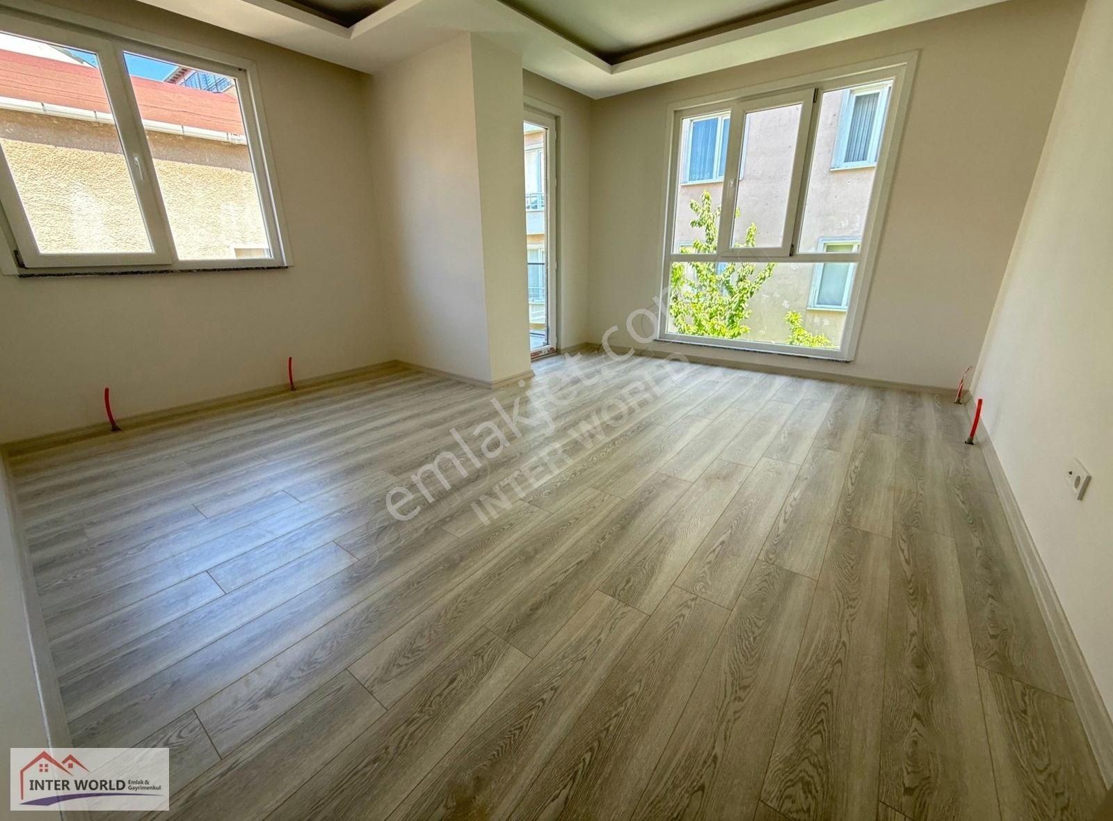 Merkezi Konumda Balkonlu Sıfır 2+1 Ara Kat Satılık Daire