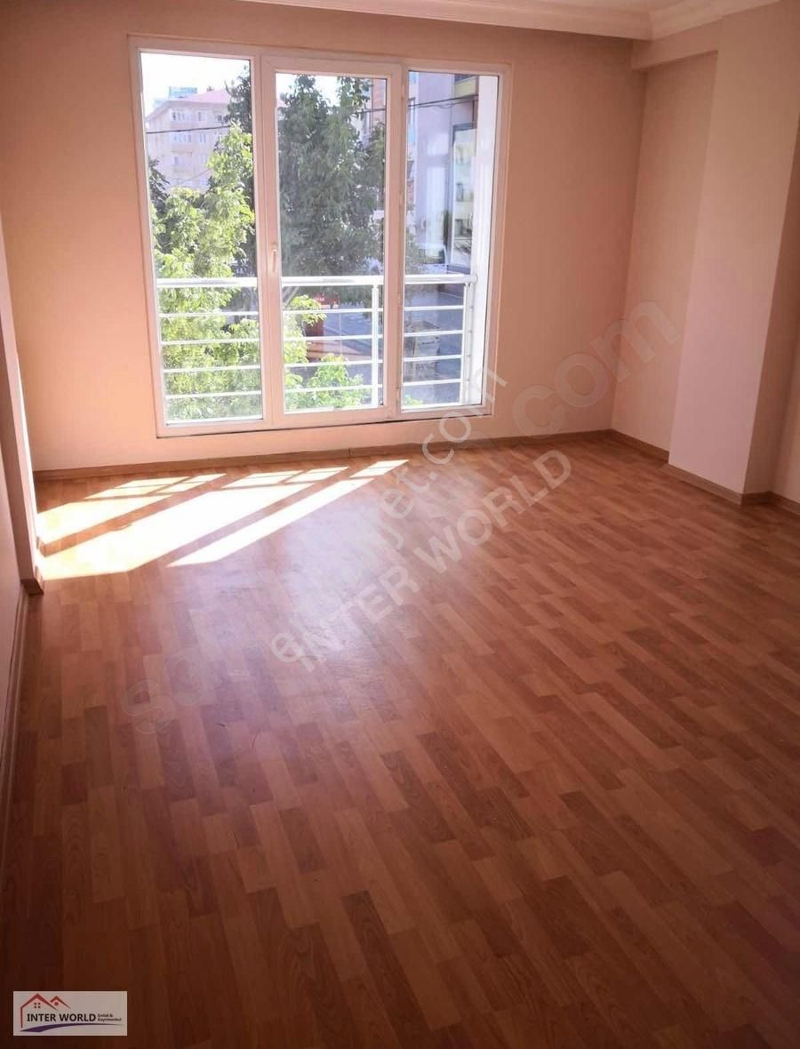 Inter World'den Şerifali Tezcan Caddesi 2+1 Ara Kat Ön Cephe