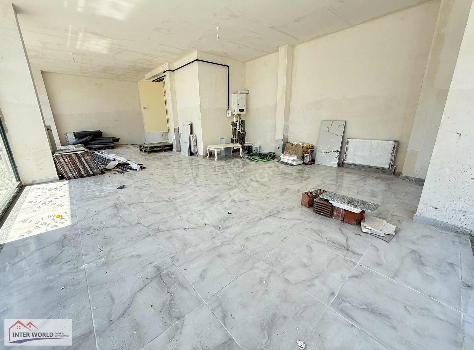 Cadde Üzeri Düz Ayak Depolu Çift Kat Bina Altının Tamamı Kiralık