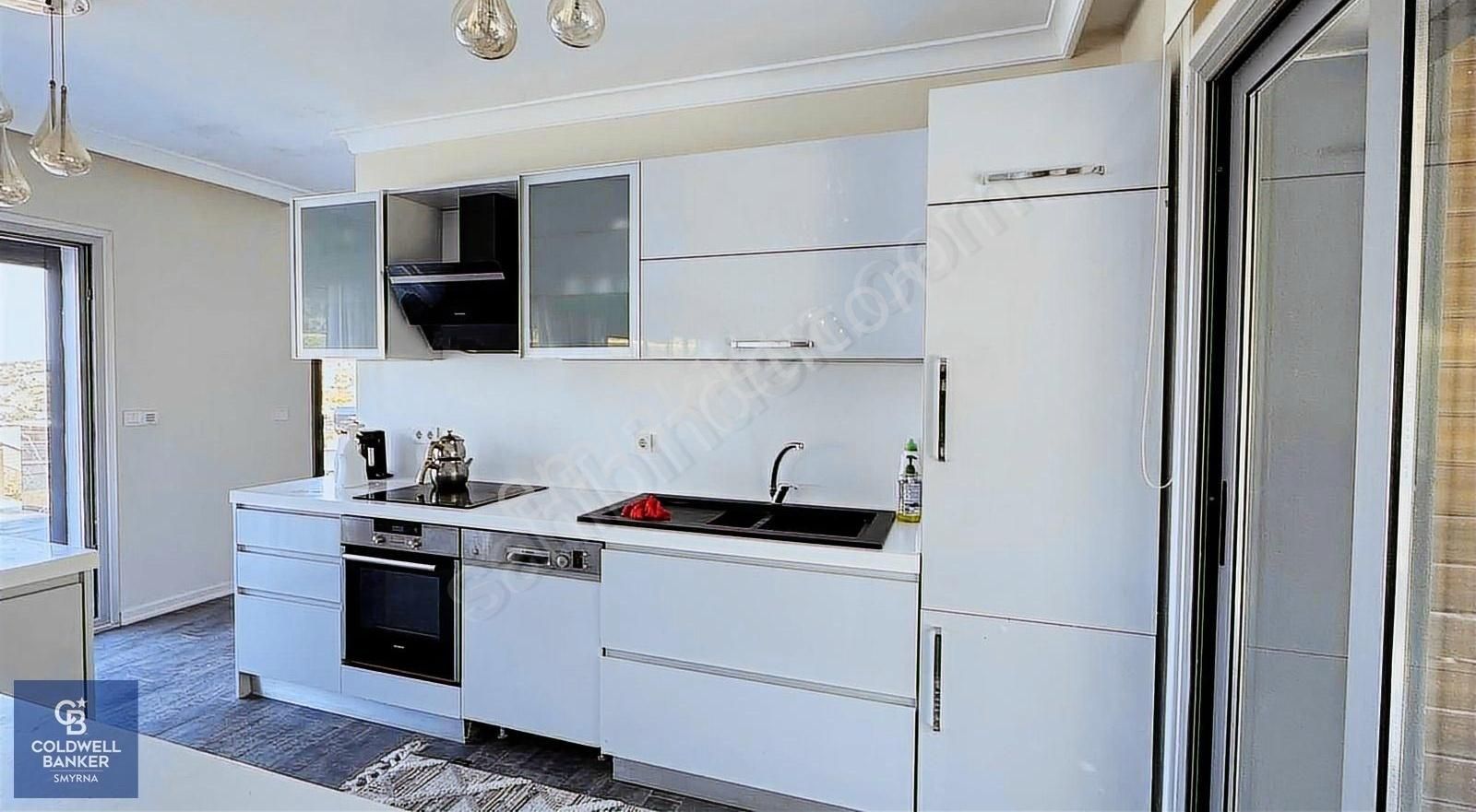 Çeşme Fenerburnunda Satılık Deniz Manzaralı Lüks Villa - Görsel 13