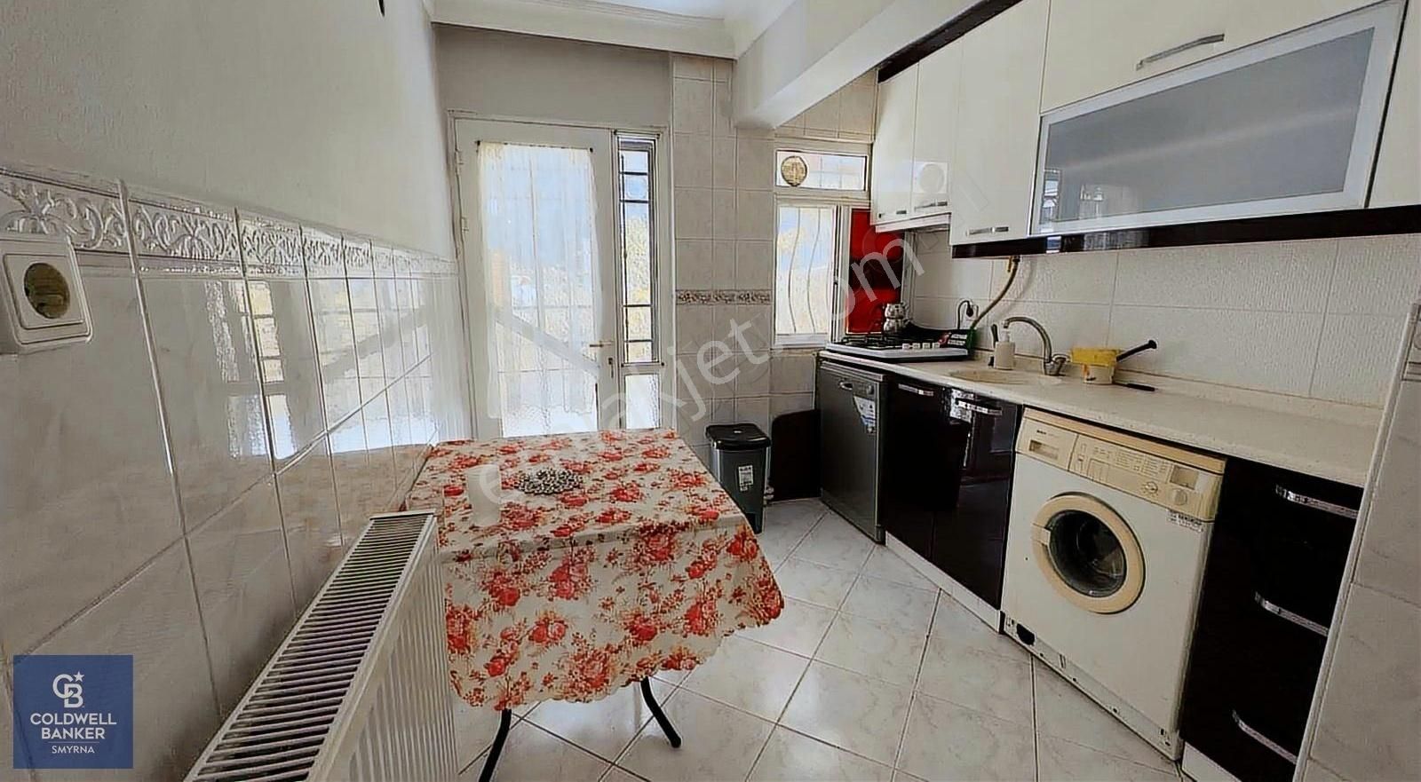 Üçkuyularda Eşyalı Bahçeli Satılık 2+1 Daire
