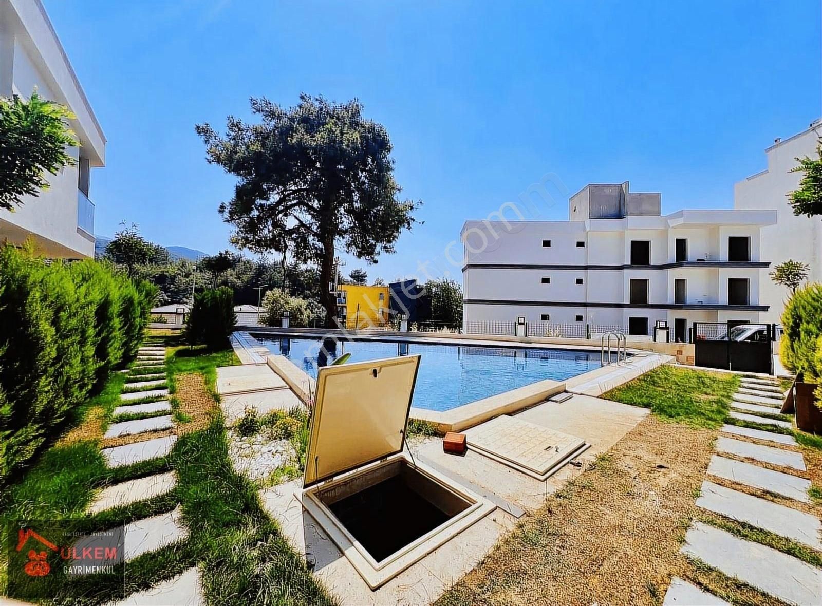 Kuşadası'nda 4+1 Sıfır 4+1 Havuzlu Site Satılık Fırsat Villa