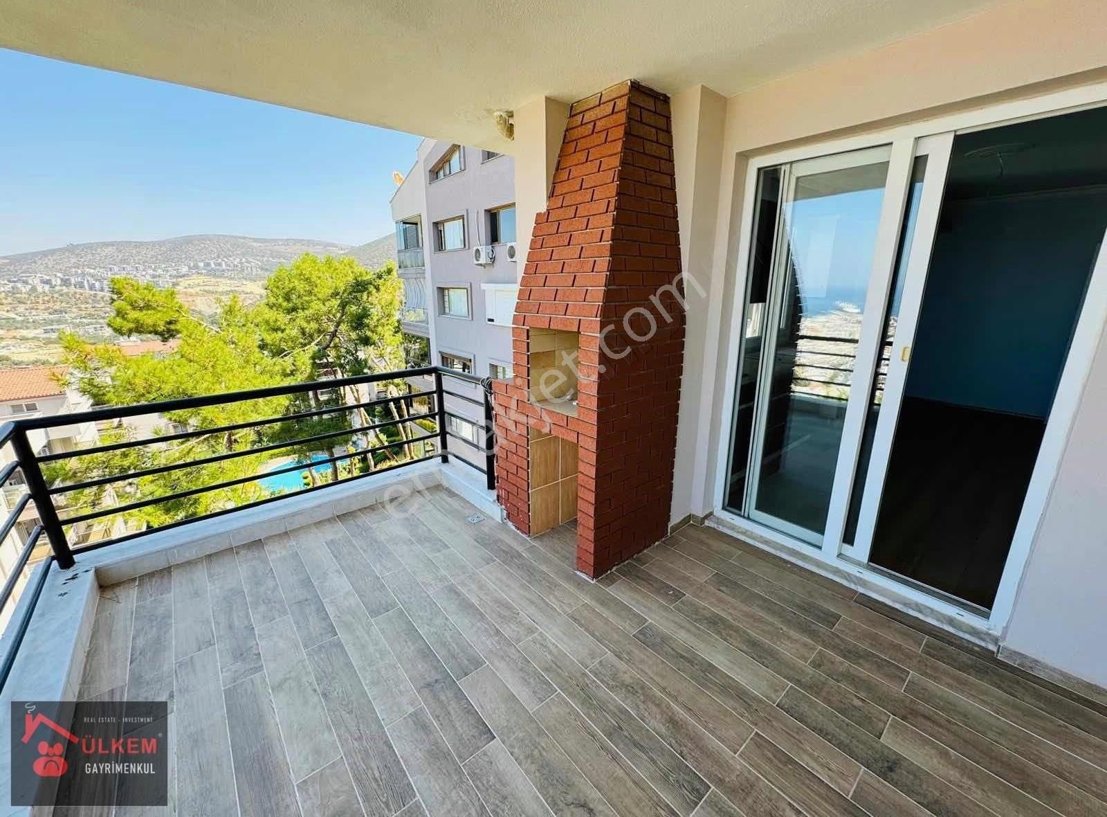 Kuşadası Satılık 2 Daire 1 Dükkan Tek Tapu Lüks Site - Görsel 4