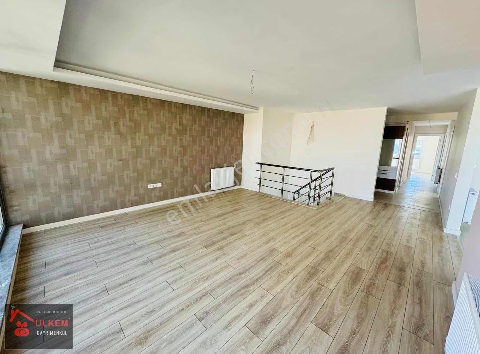 Kuşadası Satılık 2 Daire 1 Dükkan Tek Tapu Lüks Site - Görsel 16