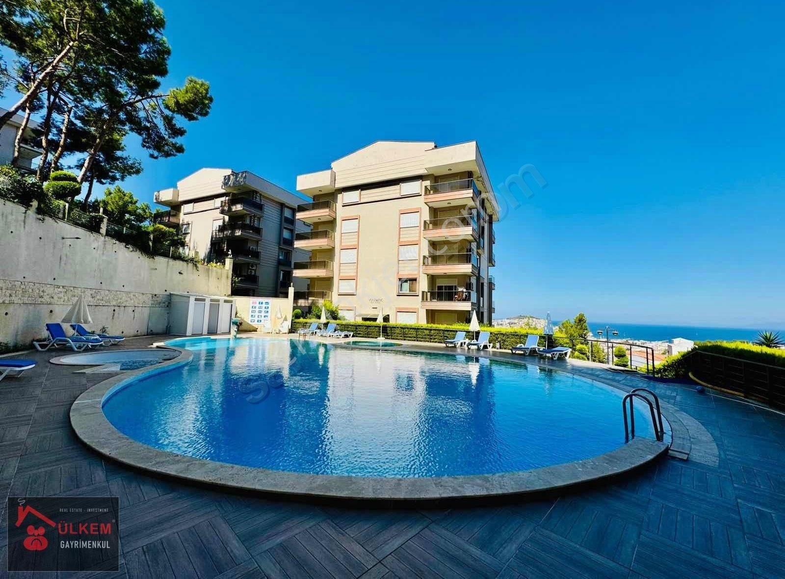 Kuşadası Satılık 2 Daire 1 Dükkan Tek Tapu Lüks Site - Görsel 18