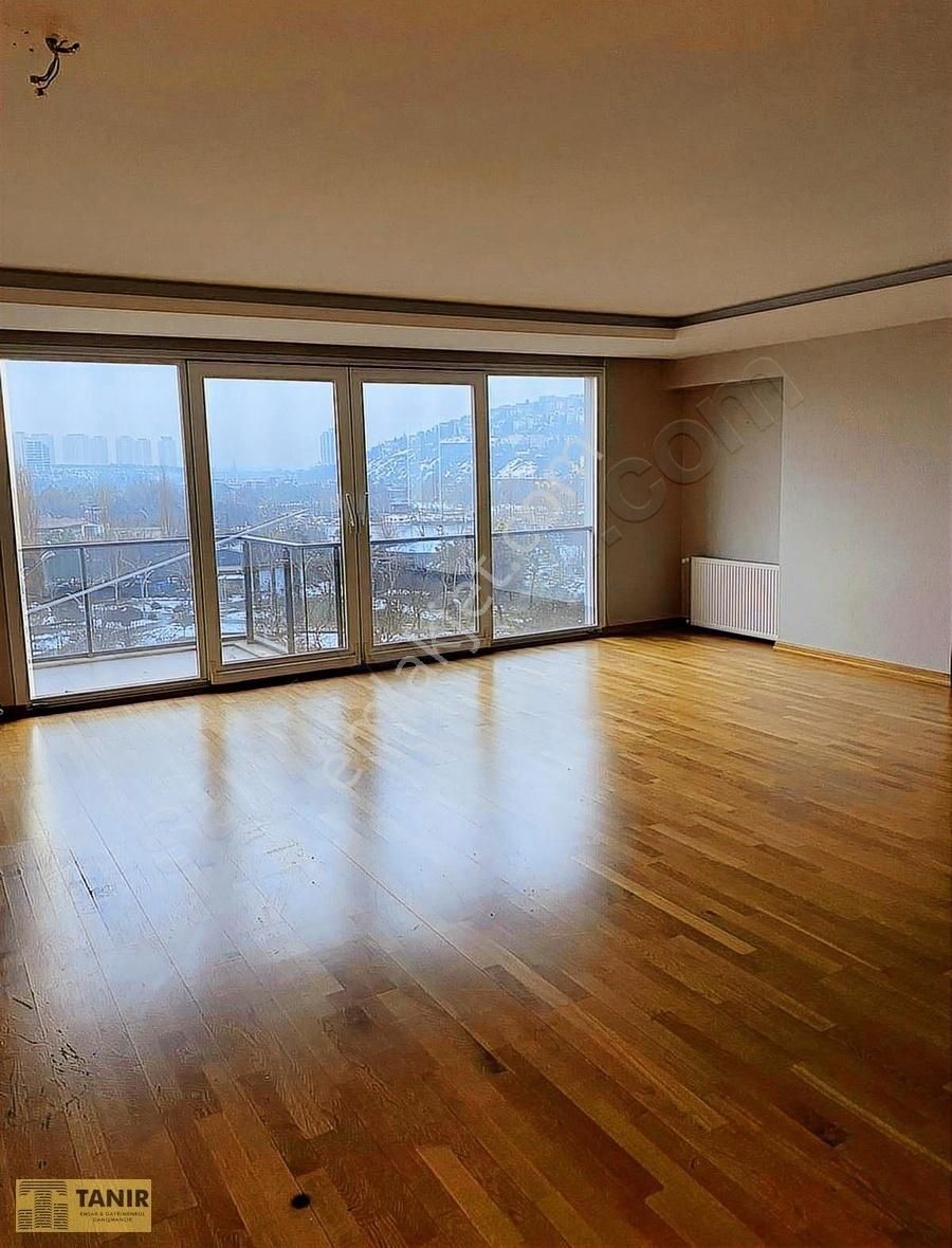 Bahçeşehir Ana Cadde 3.kat Kiralık 3+1 Ofis Büro Muayenehane