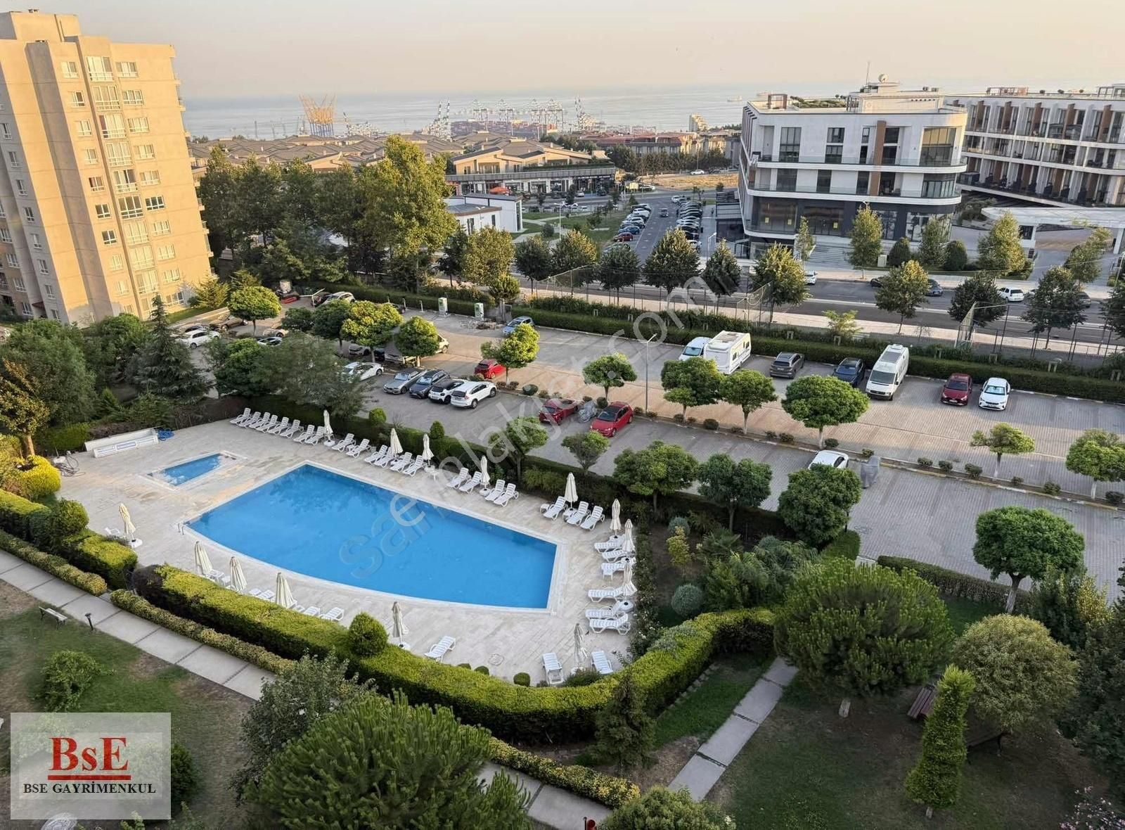 Beylikdüzü Eston Reşitpaşa Evlerinde Kiralık 3+1 !!!