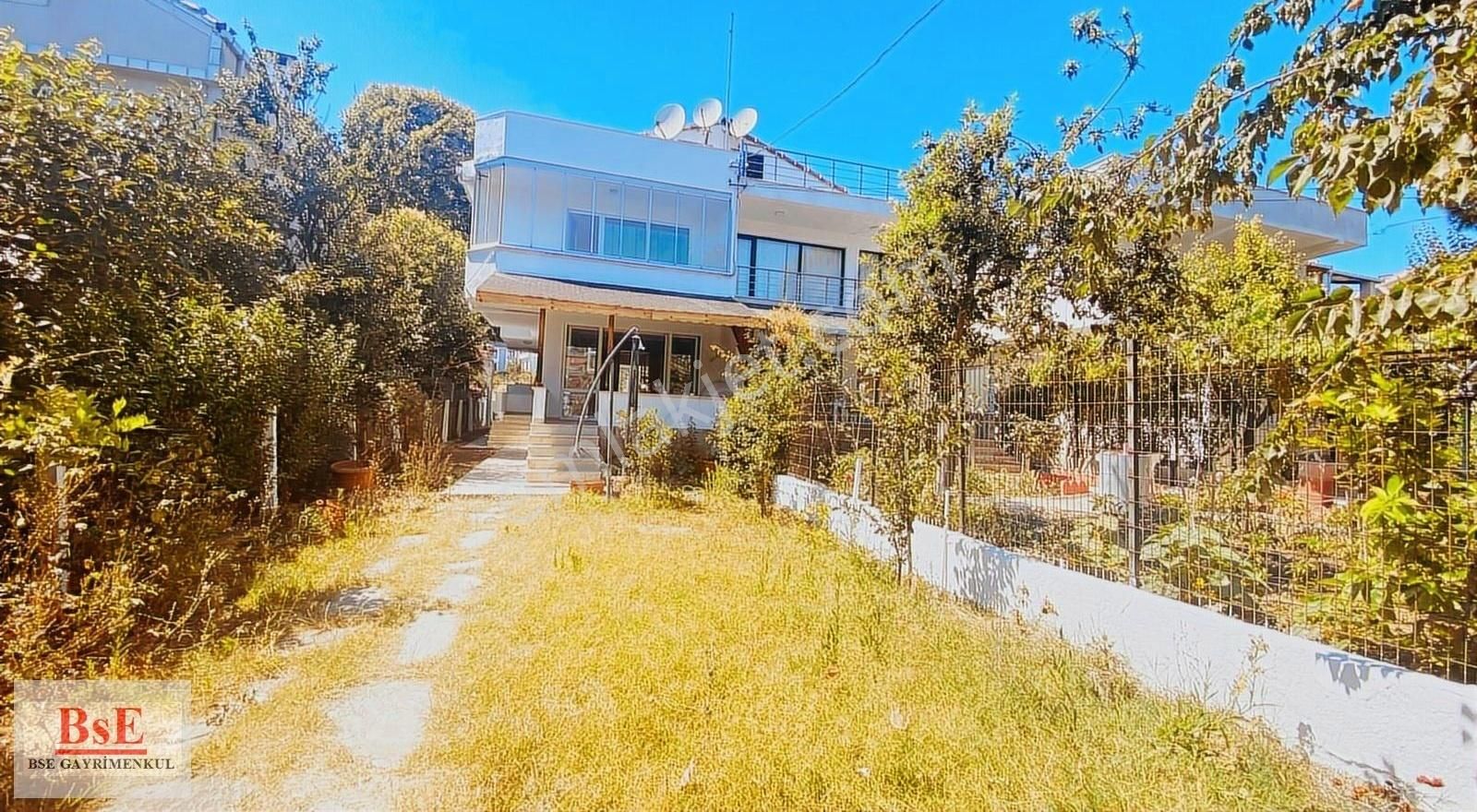 Büyükçekmece Güzelce Olea Sitesinde 3+1 Bahçeli Müstakil Villa