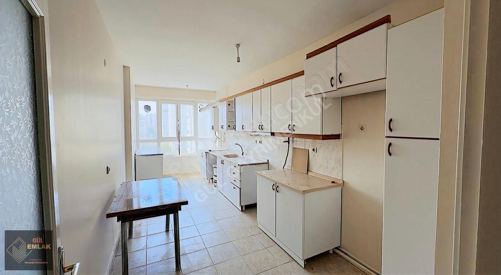 Beylikdüzü Site Metrobüse 5 Dk Ferah Geniş Boş 3+1 Satılık Daire