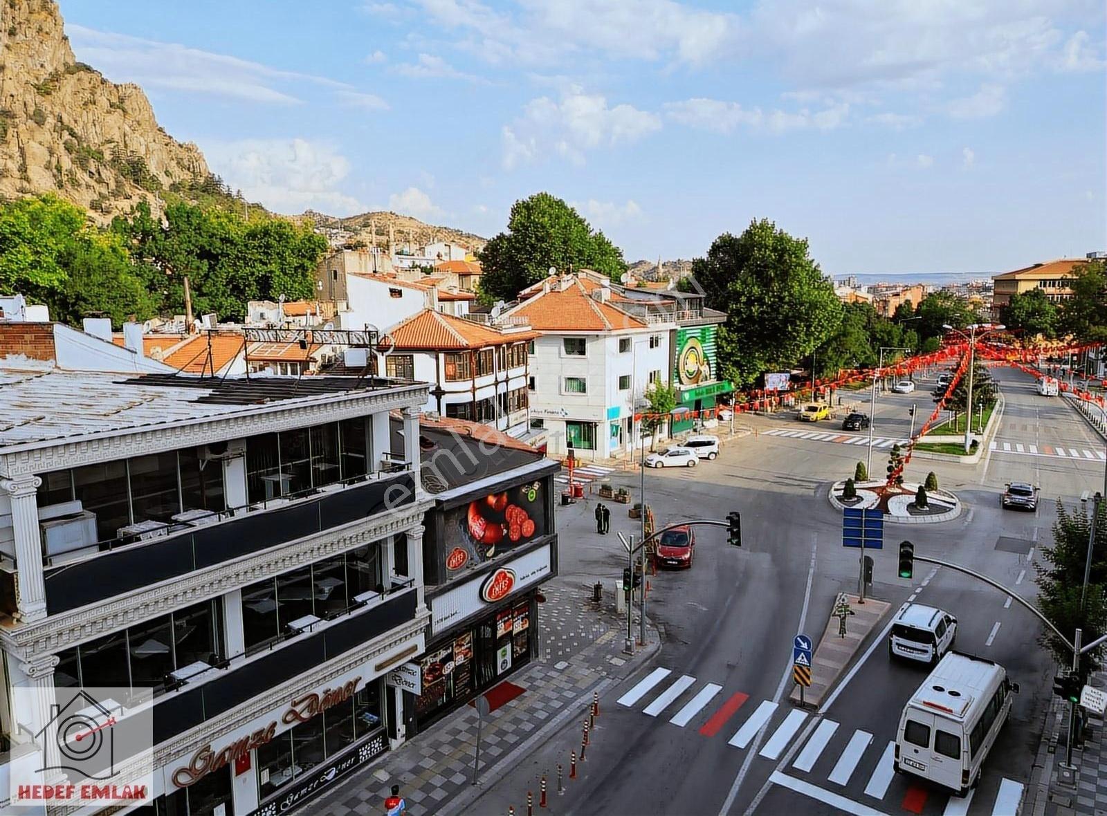 Uzun Çarşı Girişi Bankalar Caddesi Köşe Parsel Satılık Dükkan - Görsel 7