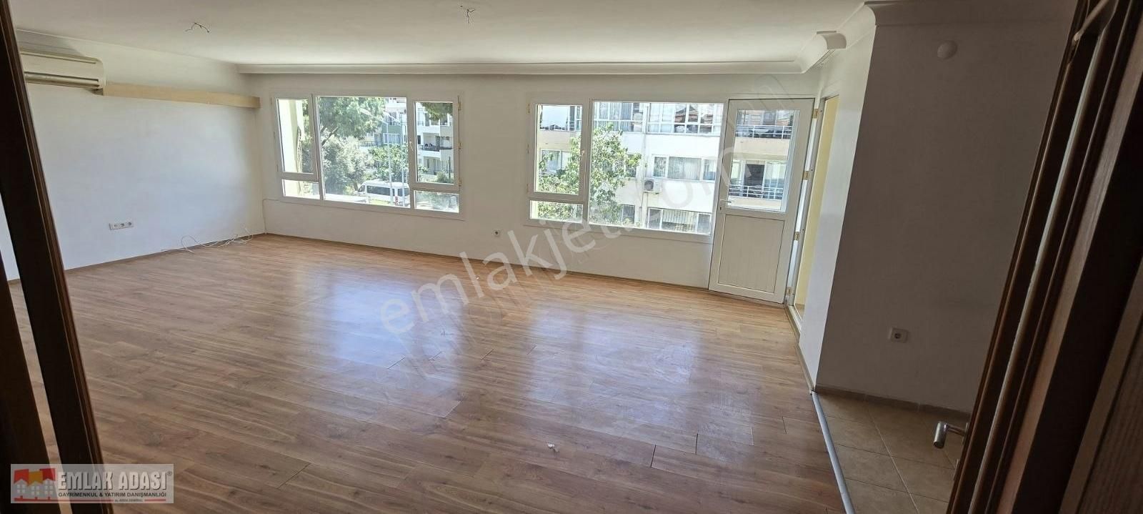 Şehir Merkezinde Kısmi Deniz Manzaralı Ferah 3+1 Kiralık Daire
