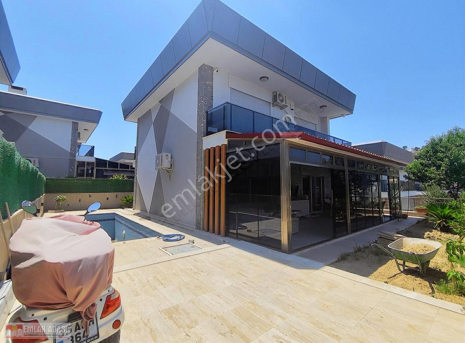 Kuşadası Kadınlar Denizi Müstakil Havuzlu Satılık 4+1 Dubleks - Görsel 2