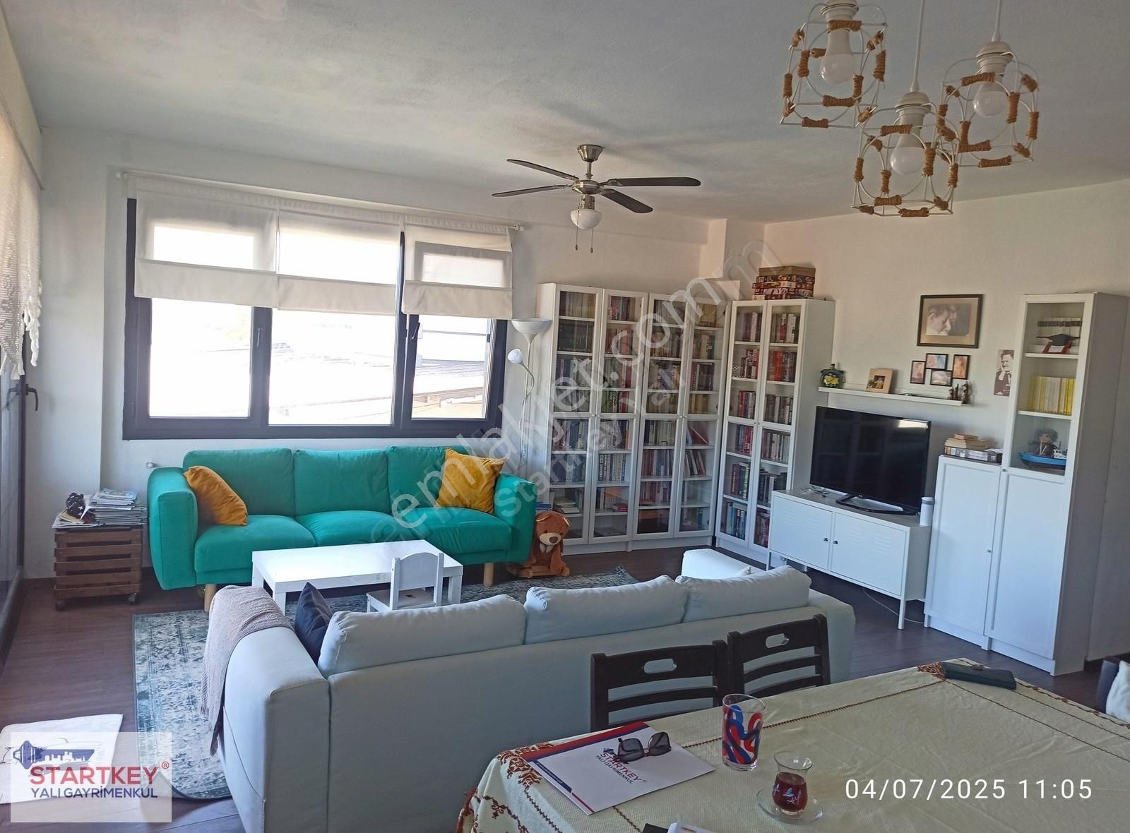 Yenifoça Gencelli'de Müstakil Bahçeli 6+2 Satılık Yazlık