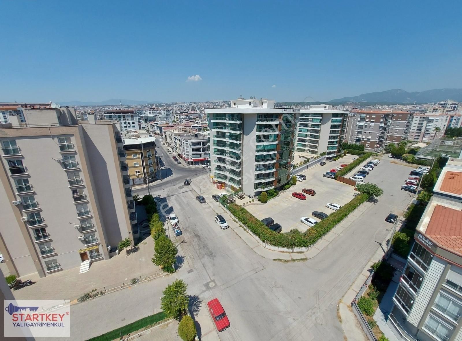Buca İşkent Sitesinde Satılık Otoparklı, Manzaralı 3+1 Daire