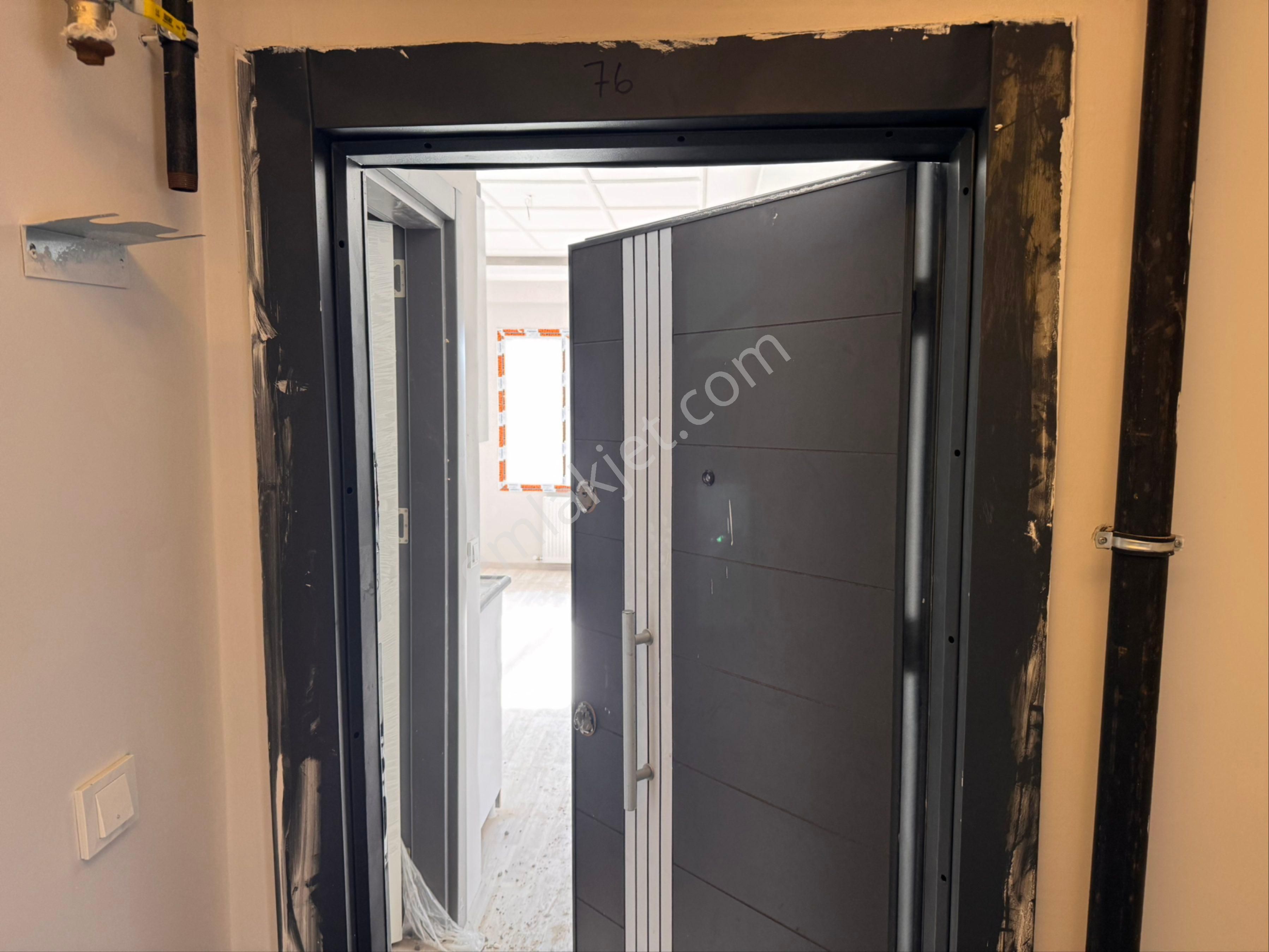 Her Yere Adım Mesafede Kombili Satılık 2+1 Lüks Daire - Görsel 2