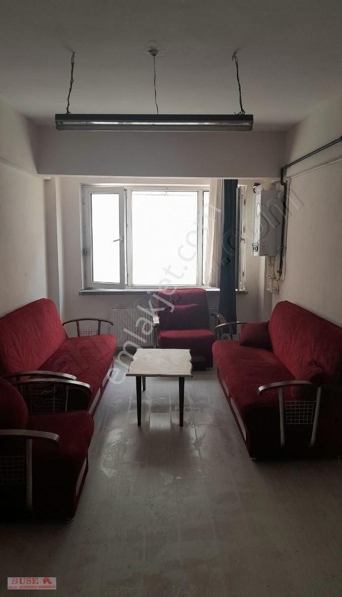 Bahçelievler'de Abonelikleri Açık Kısmi Eşyalı 2+1 Daire
