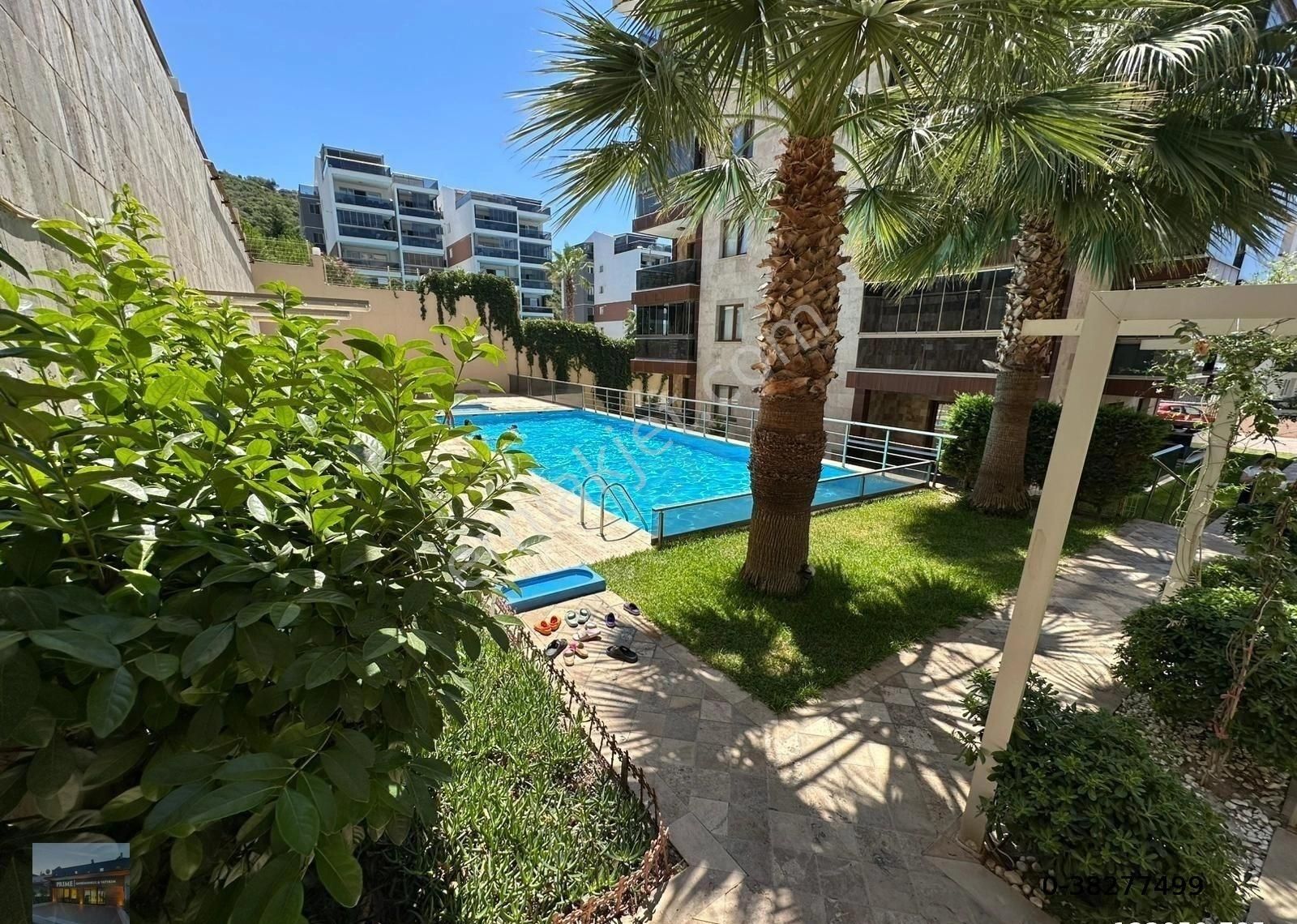 Kuşadası Merkezi Konumda Havuzlu Site 3+1 Daire