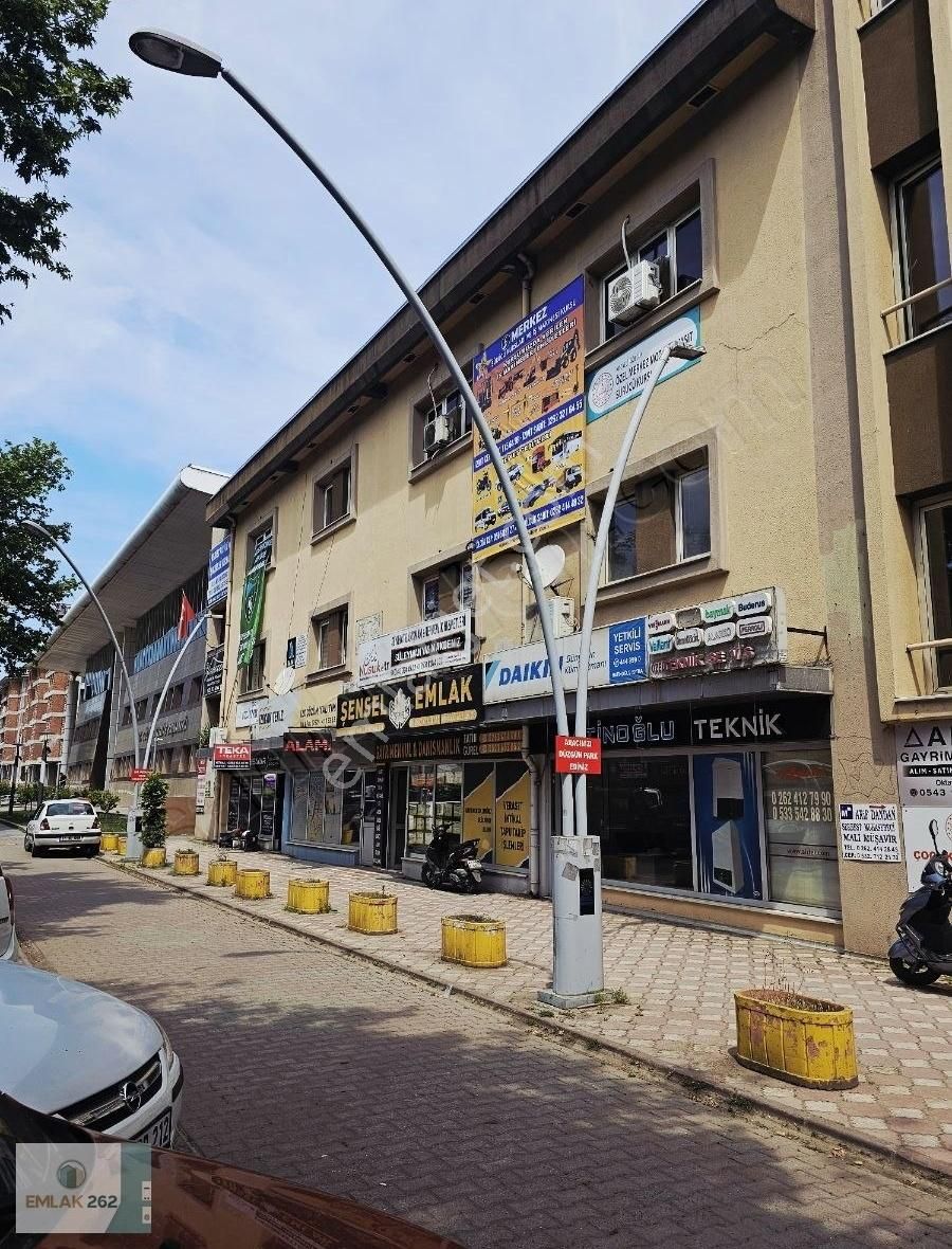 Belediye Binası Yanında